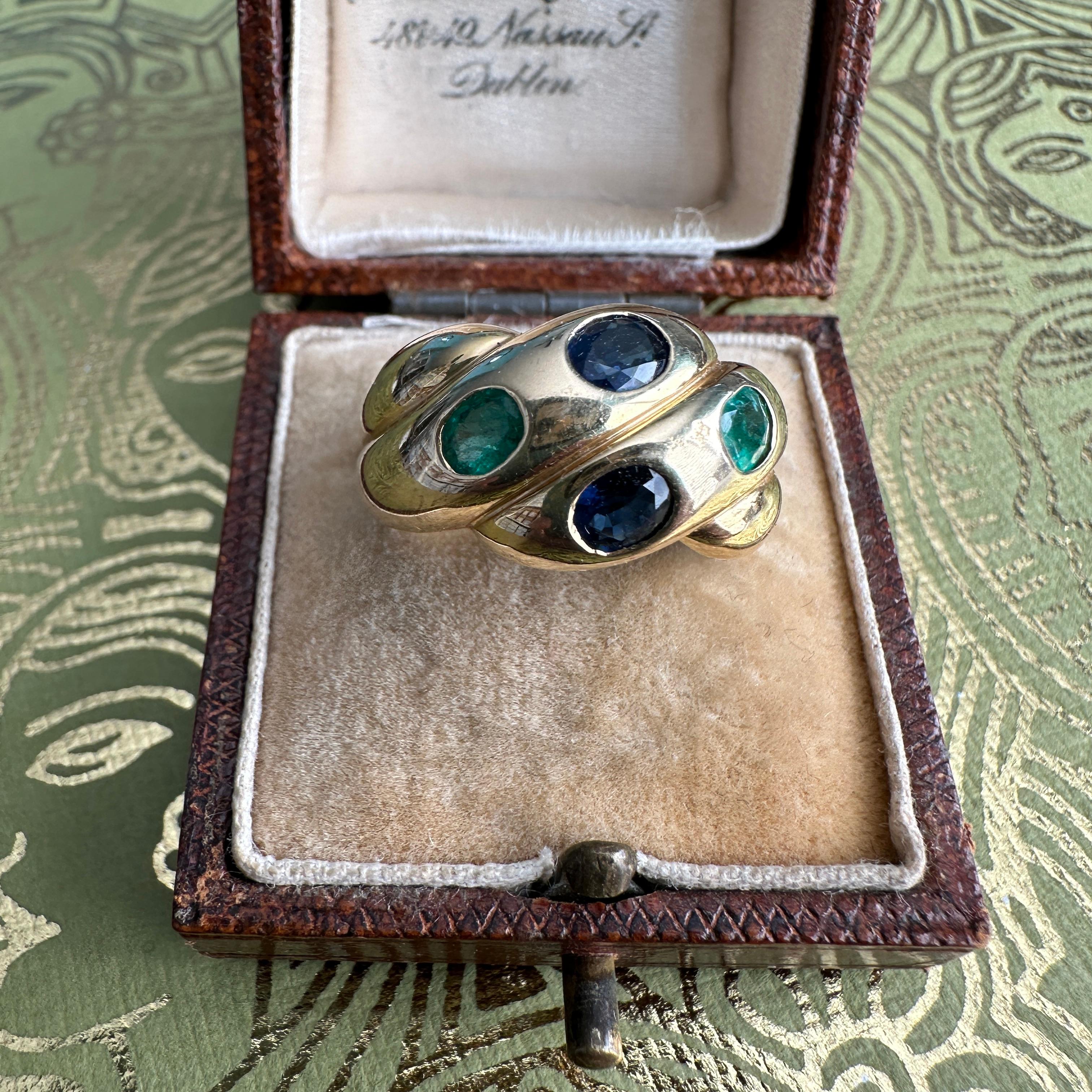 Vintage Snake Ring 18K Gold Emerald Sapphire For Sale 1