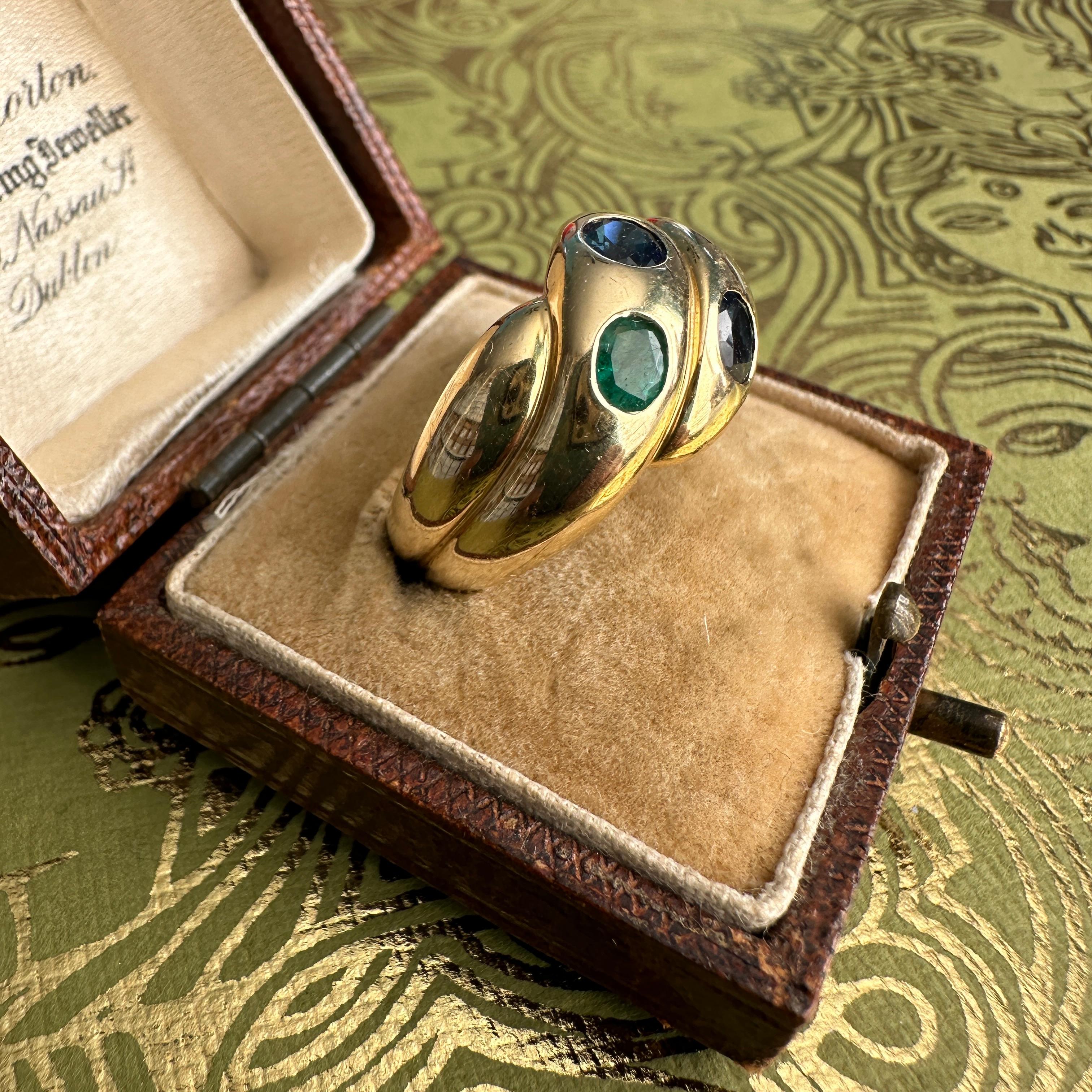 Vintage Snake Ring 18K Gold Emerald Sapphire For Sale 3
