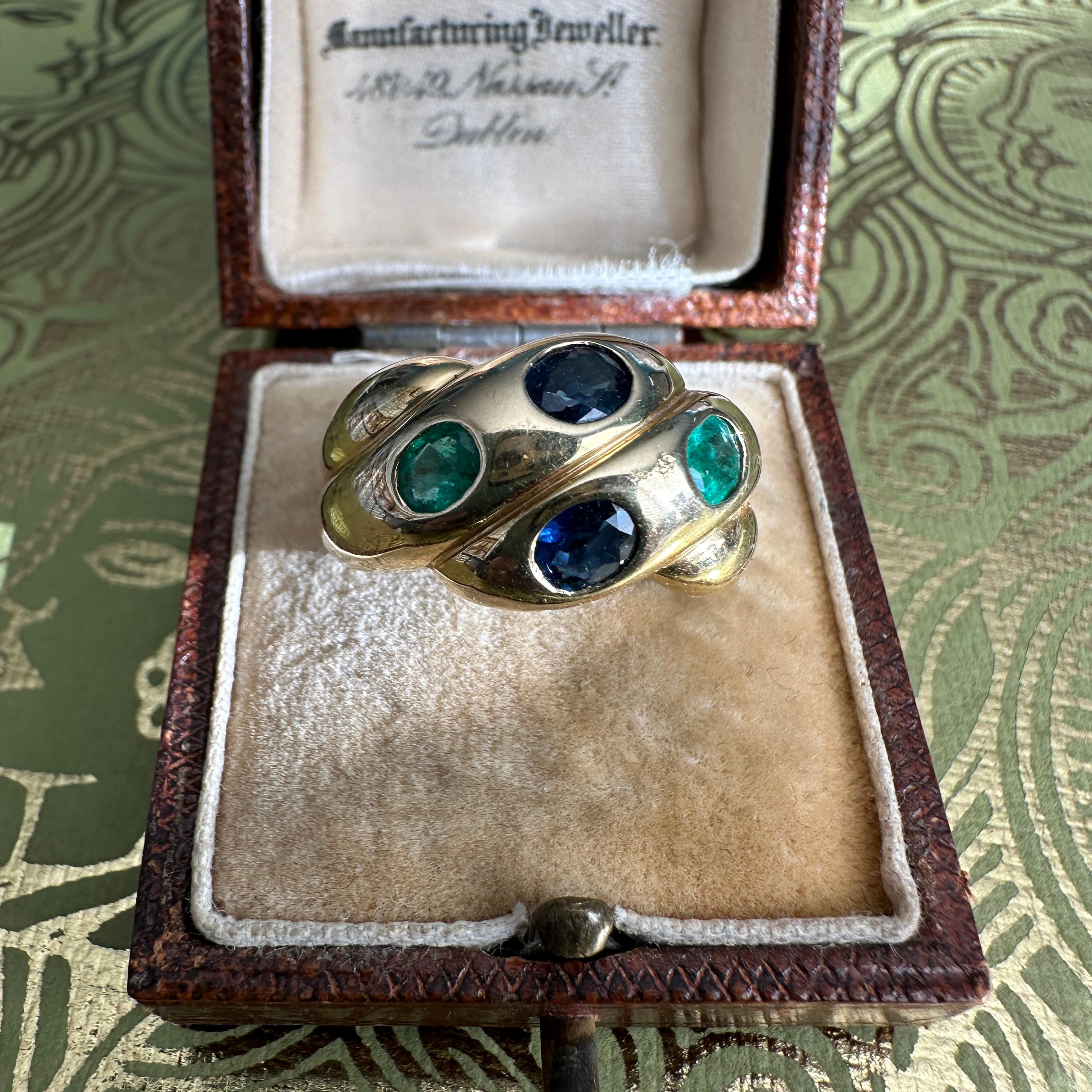 Vintage Snake Ring 18K Gold Emerald Sapphire For Sale 4