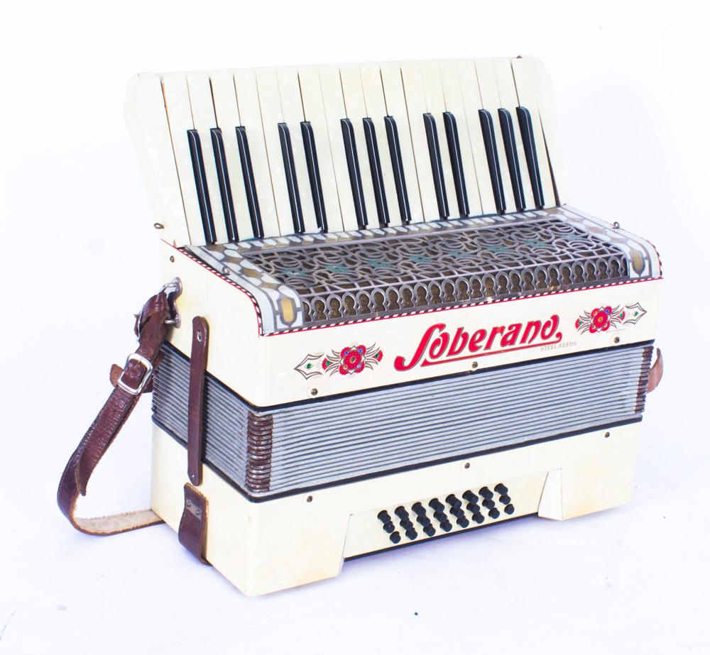 Vintage Soberano Piano Accordion with Case, 20th Century 4