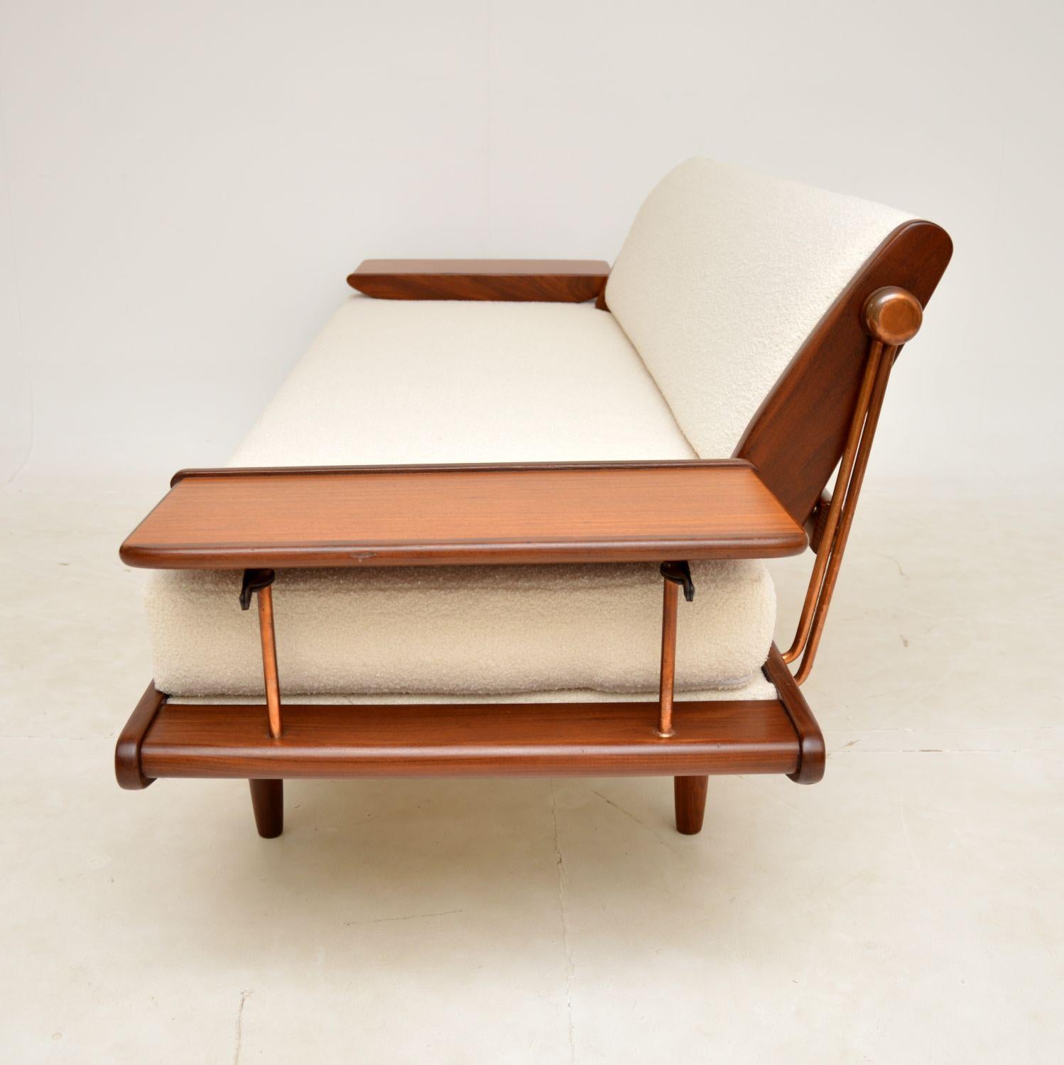 Sofá cama vintage by Toothill Británico en venta