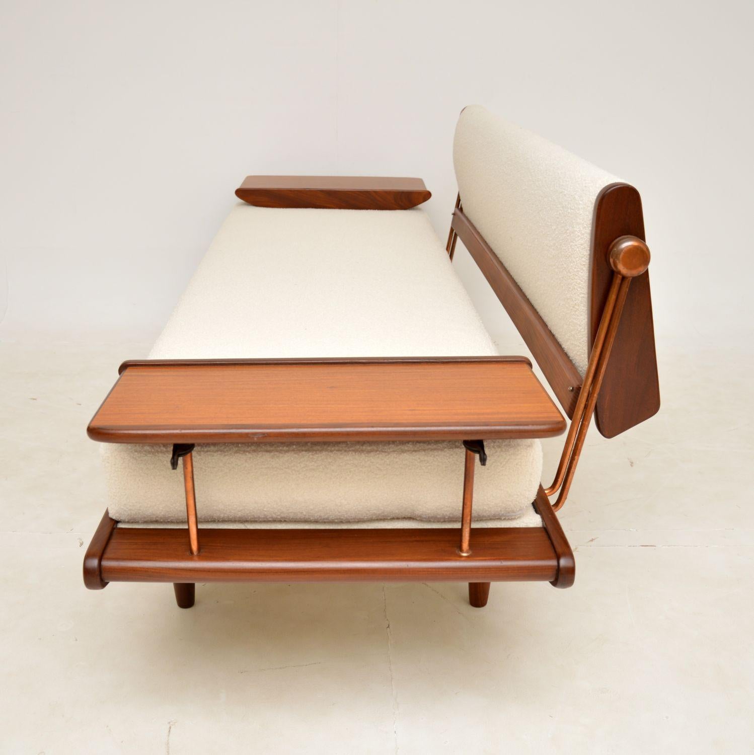 Sofá cama vintage by Toothill mediados del siglo XX en venta