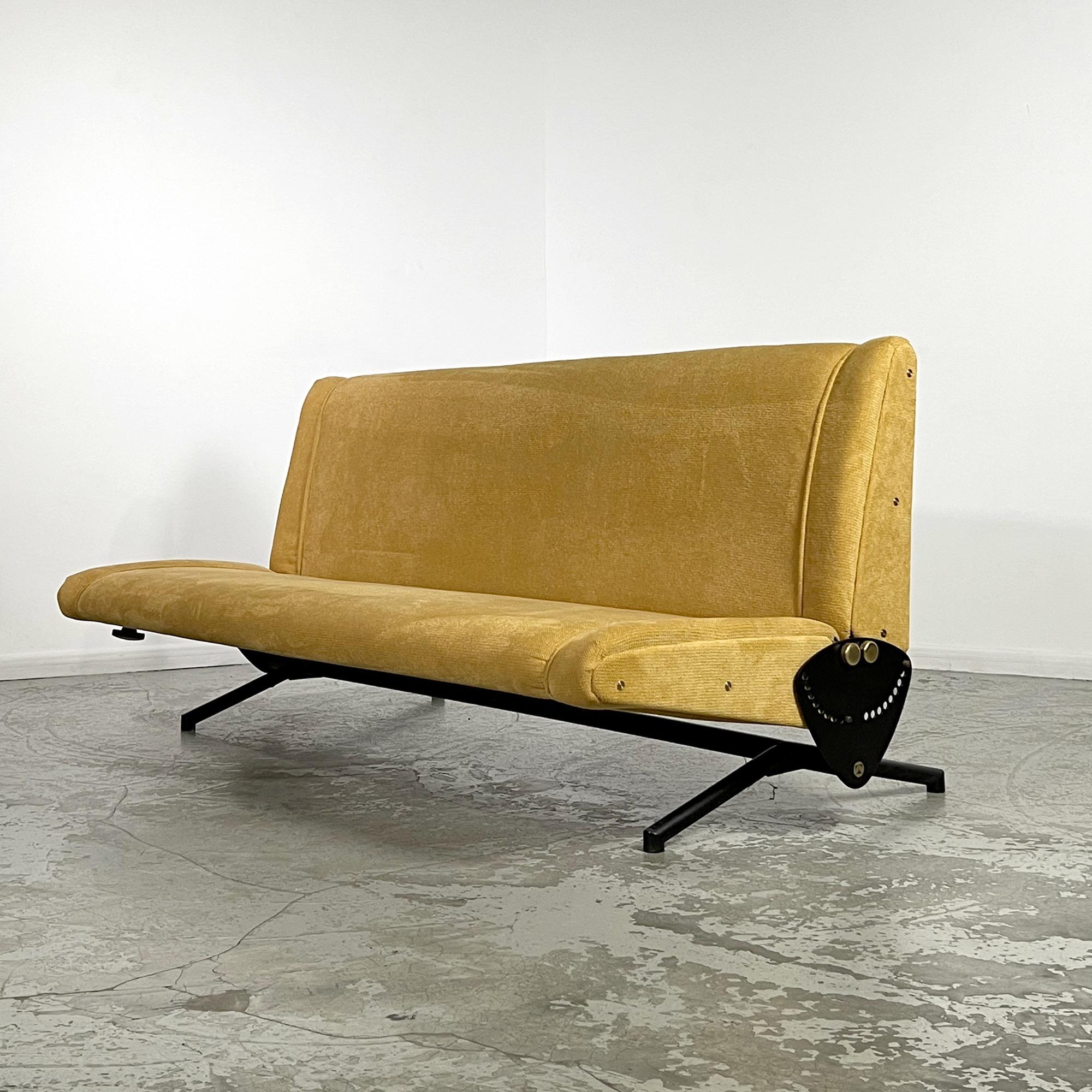 Sofa bed D70 by Osvaldo Borsani for Tecno. The Italian firm was founded by the Borsani twins in 1953. The following year he presented his first project for the firm, the D70, at the Triennale, winning the Compasso d'oro for this creation, which is
