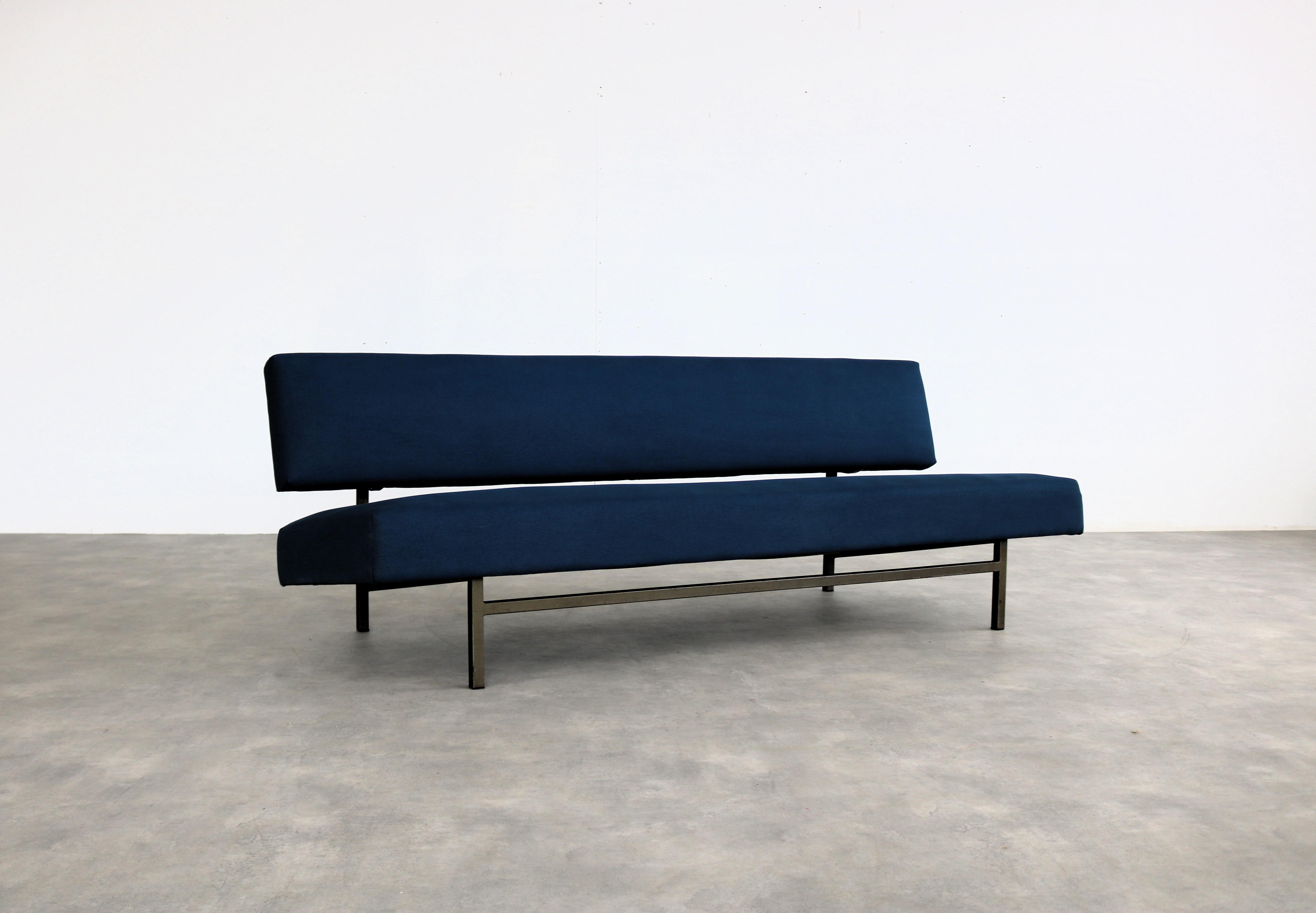 sofá cama vintage  sofá  70s  Rob Parry

periodo  70s
diseño  Rob Parry  Güeldres  Países Bajos
condición  bien  pequeños signos de uso
talla  69 x 193 x 80 (hxbxd)

detalles  tapizado; metal; extensible a sofá cama;

número de artículo  2783