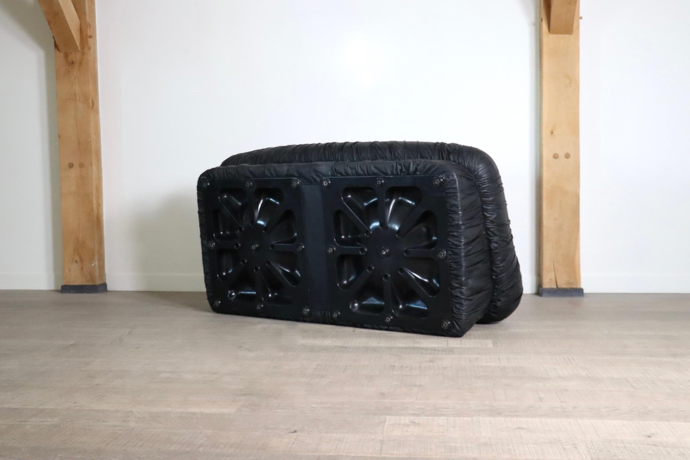 Vintage Sofa By De Pas D’Urbino & Lomazzi In Black Leather For Dall’Oca, 1970s For Sale 11