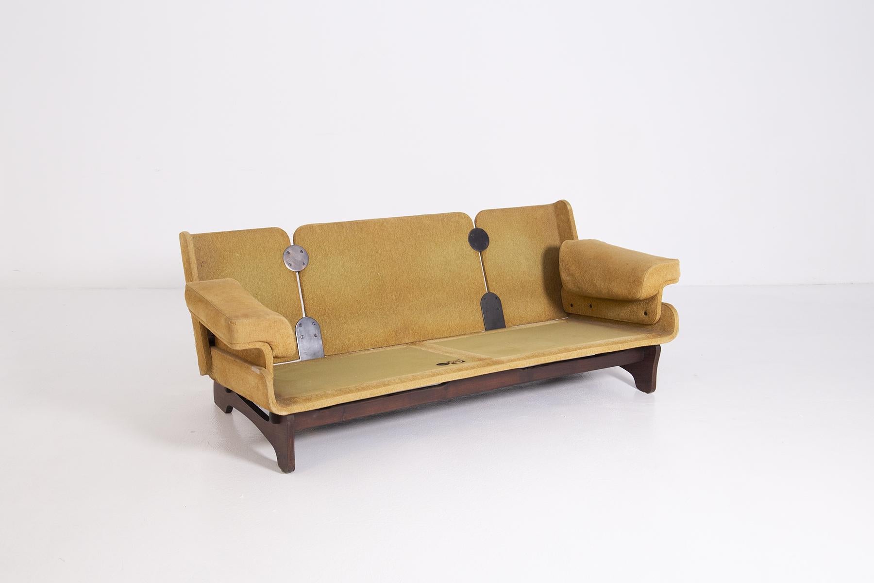 Vintage Sofa by G. Rossi di Albizzate,  In Good Condition In Milano, IT