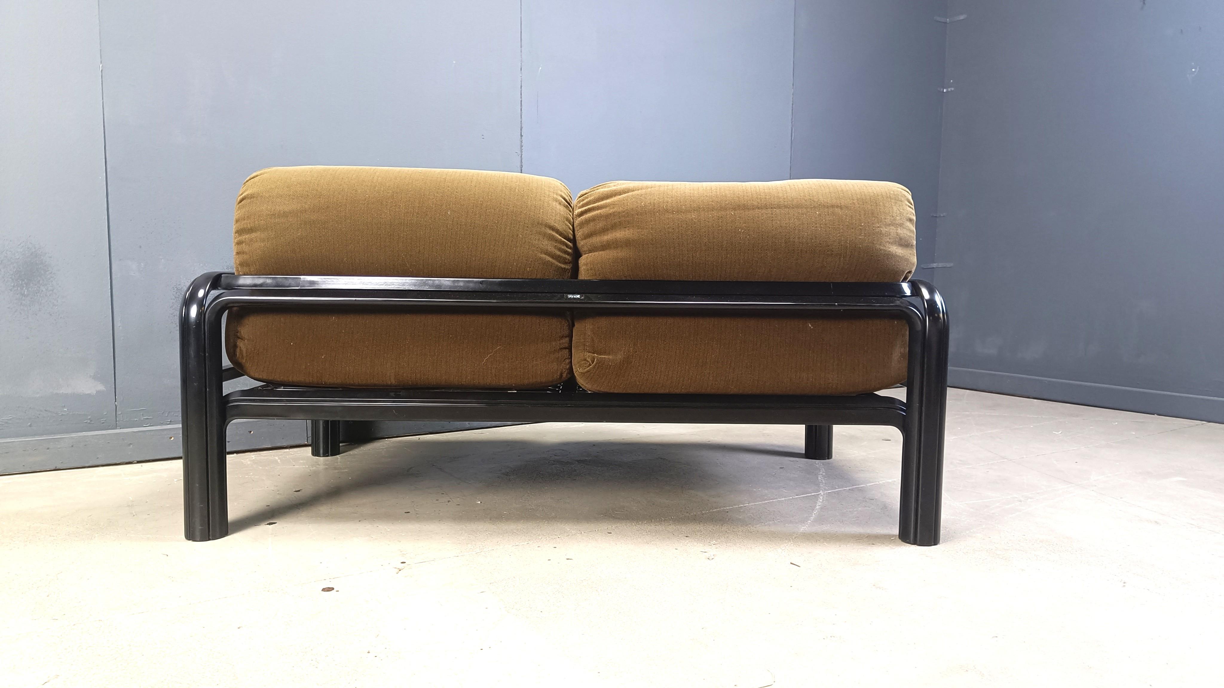 Beautiful vintage sofa designed by Gae Aulenti for Knoll with a black lacquered frame and original olive green fabric cushions.

1970s - Italy

Dimensions:
Height: 75cm
Width: 150cm
Depth: 90cm
Seat height: 45cm

Ref.: 25071534

*All images are