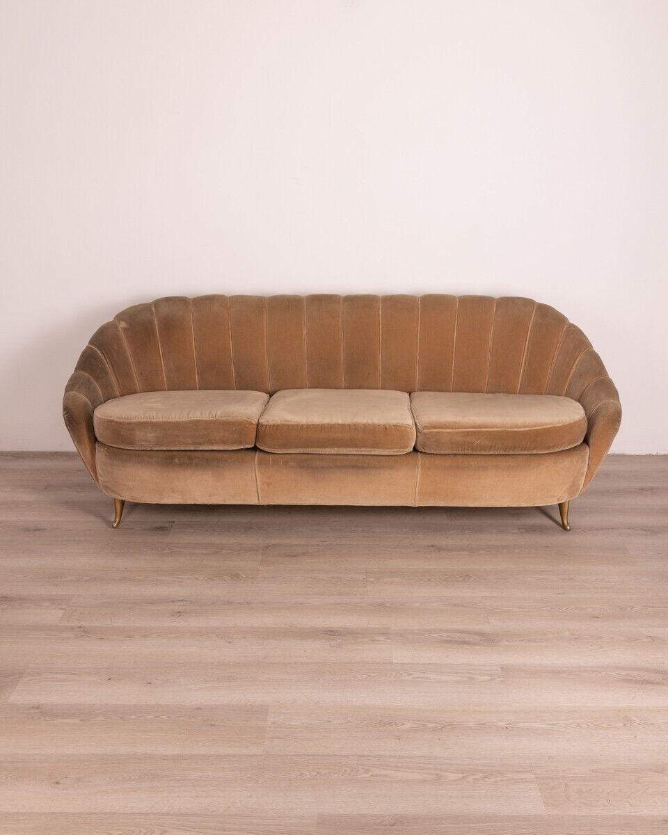 Three-seater sofa with wooden structure and velvet upholstery, gilded brass feet. Design I.S.A., 50s.

Conditions: In good condition, it shows signs of wear given by time.

Dimensions: Height 76 cm; Width 207 cm; Length 90 cm

Materials: Wood,