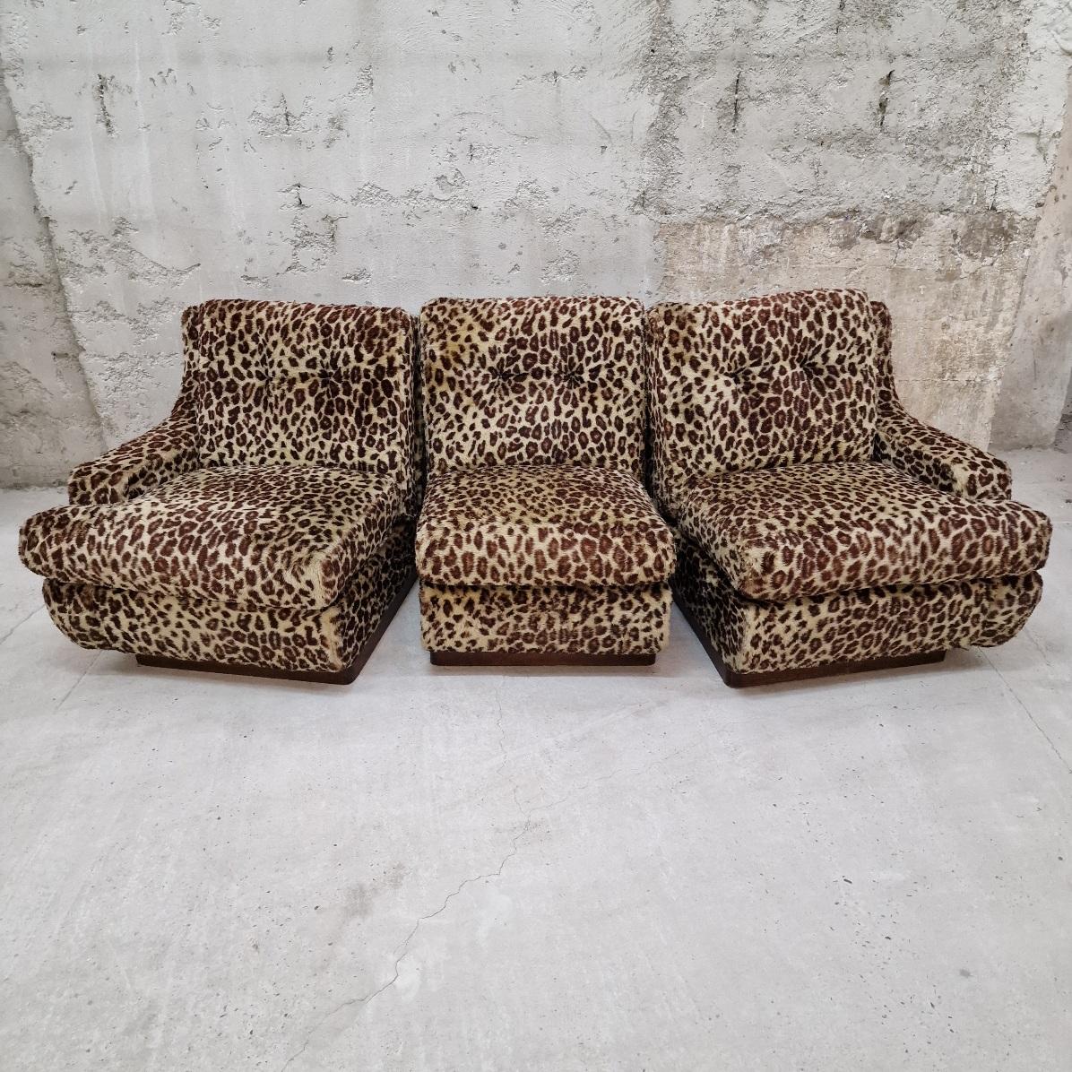 Français Canapé vintage composé de 3 modules en tissu léopard