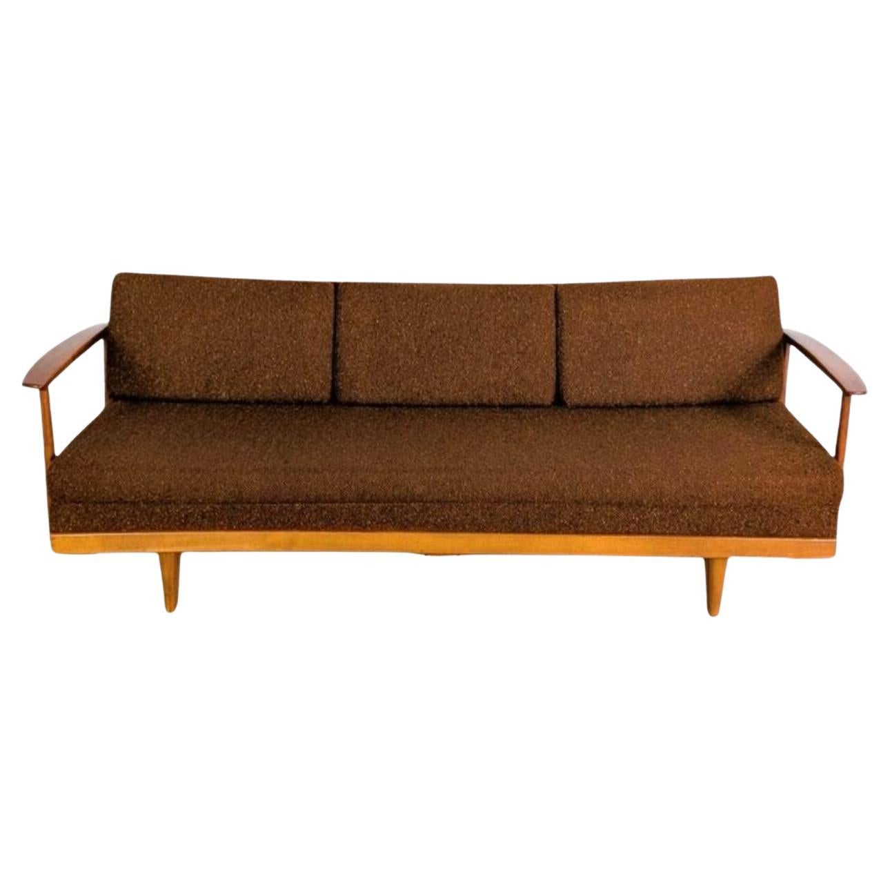 Where are Knoll chairs made?