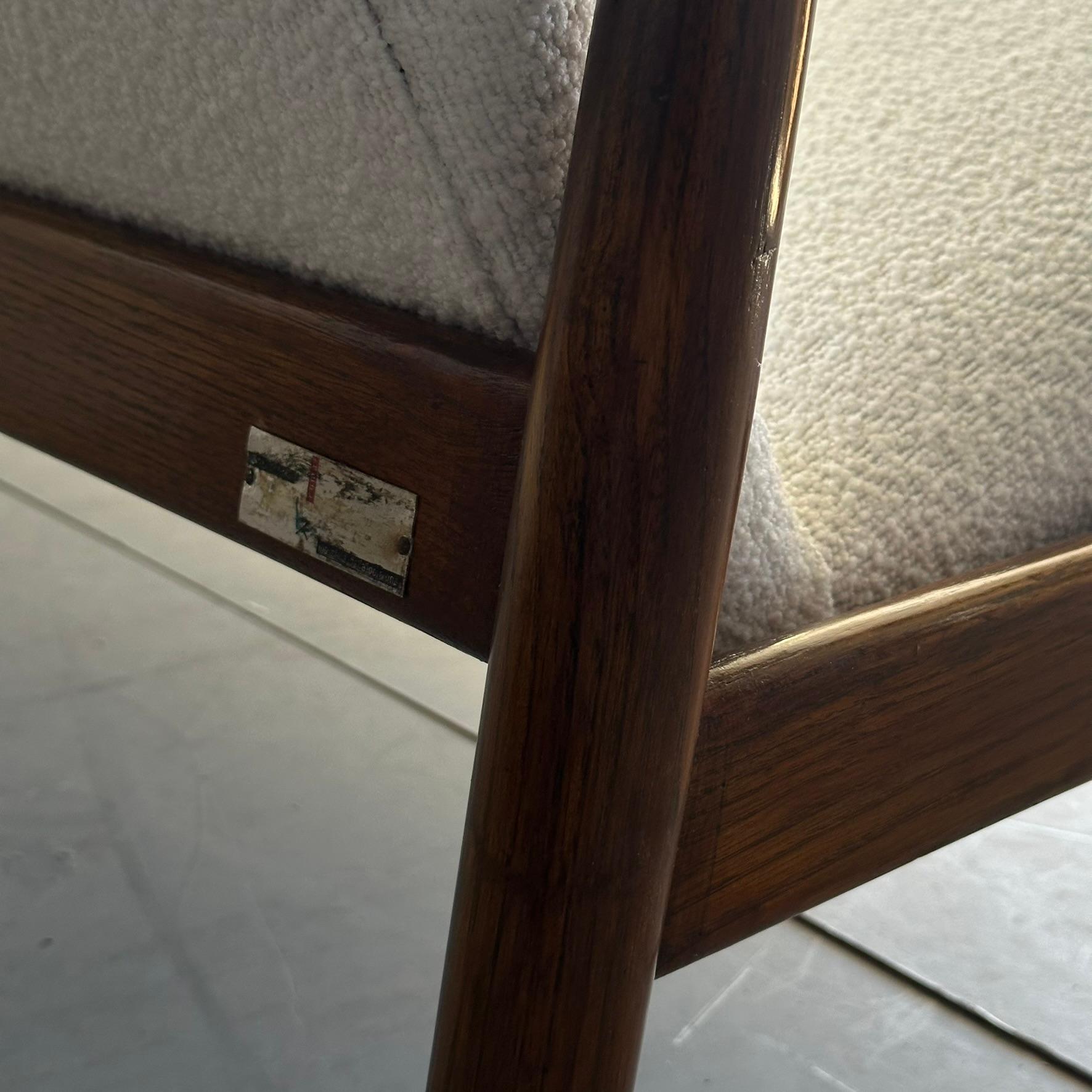Canapé vintage des années 60, fabrication italienne, tissu bouclé blanc et Wood. en vente 5
