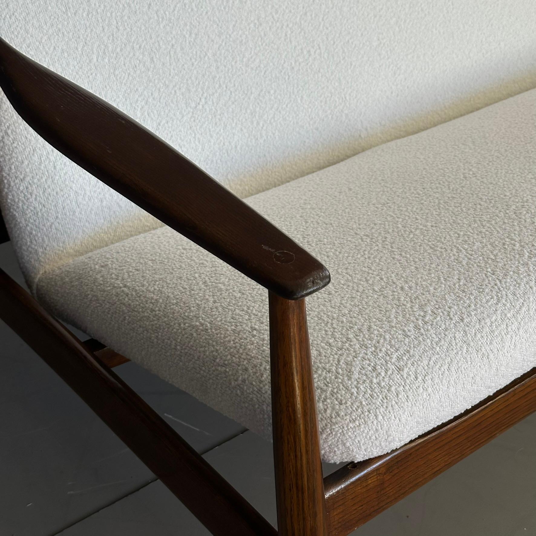 Canapé vintage des années 60, fabrication italienne, tissu bouclé blanc et Wood. en vente 6