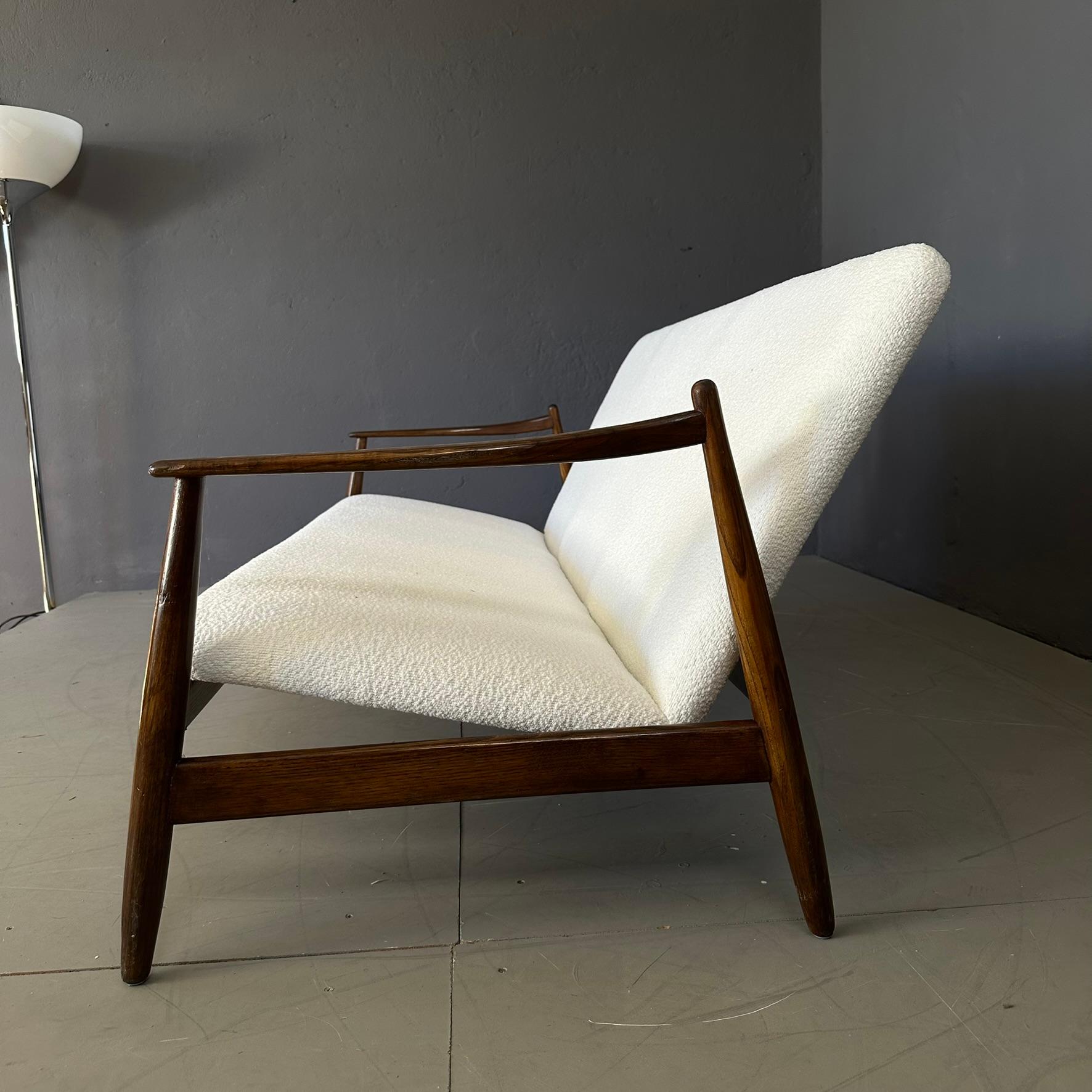 Canapé vintage des années 60, fabrication italienne, tissu bouclé blanc et Wood. en vente 8