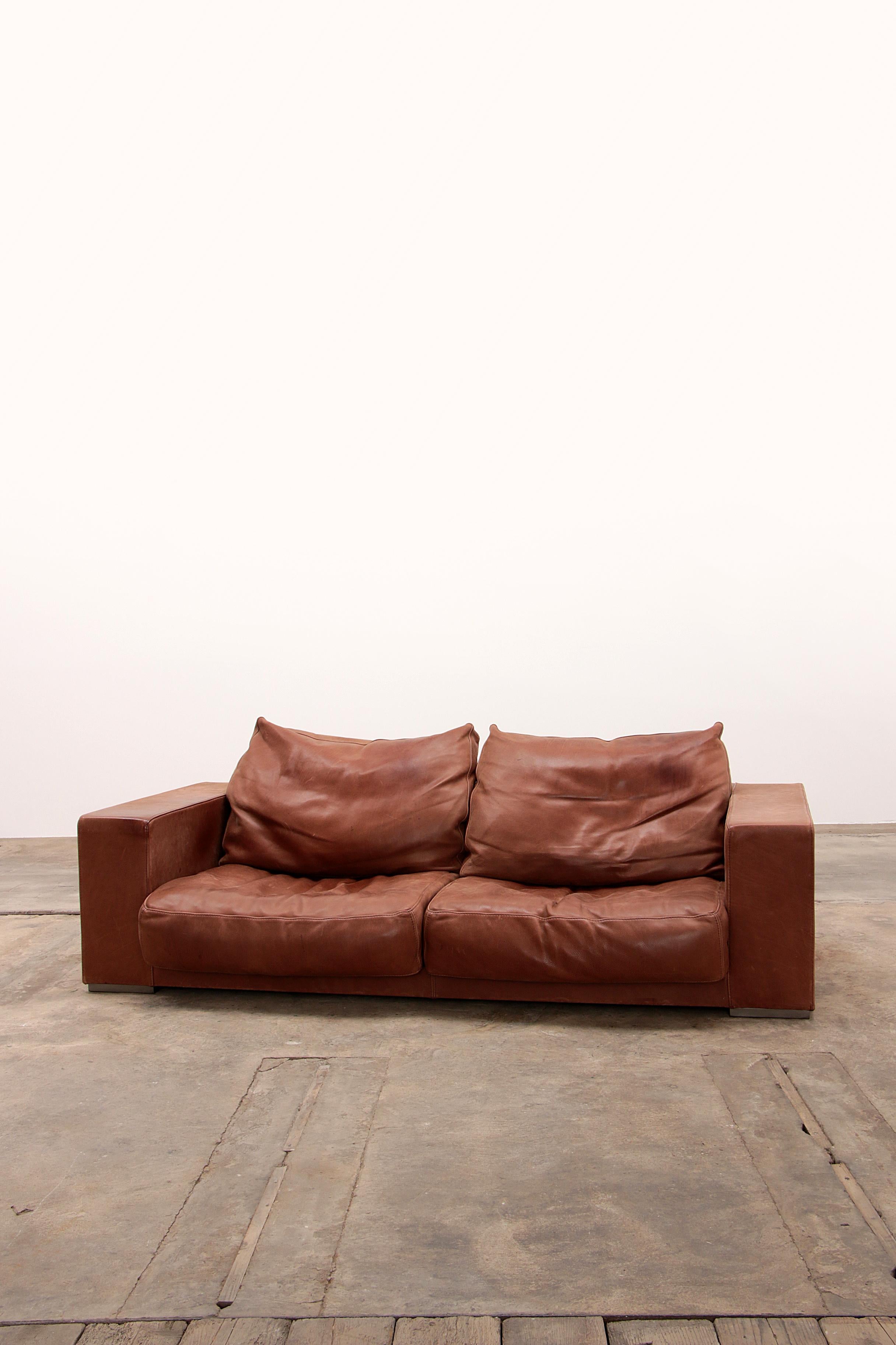 Vintage Sofa Cognac color Model Budapest design by Paola Navone by Baxter.

Has your eye fallen on this unique vintage design beautiful sleek lounge sofa. Material: beautiful supple natural bull leather. This sofa has an extremely comfortable