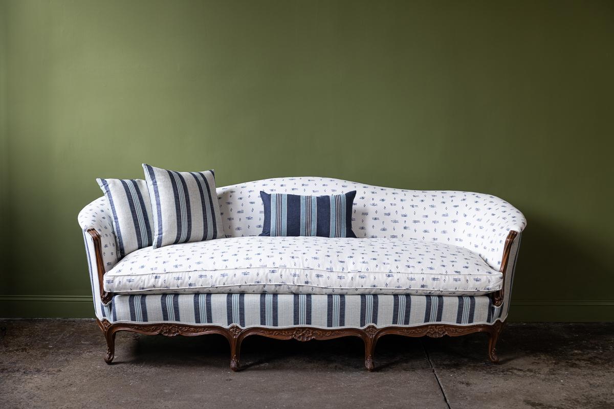 Vintage Sofa in Blue and White Upholstery In Good Condition For Sale In Westport, CT