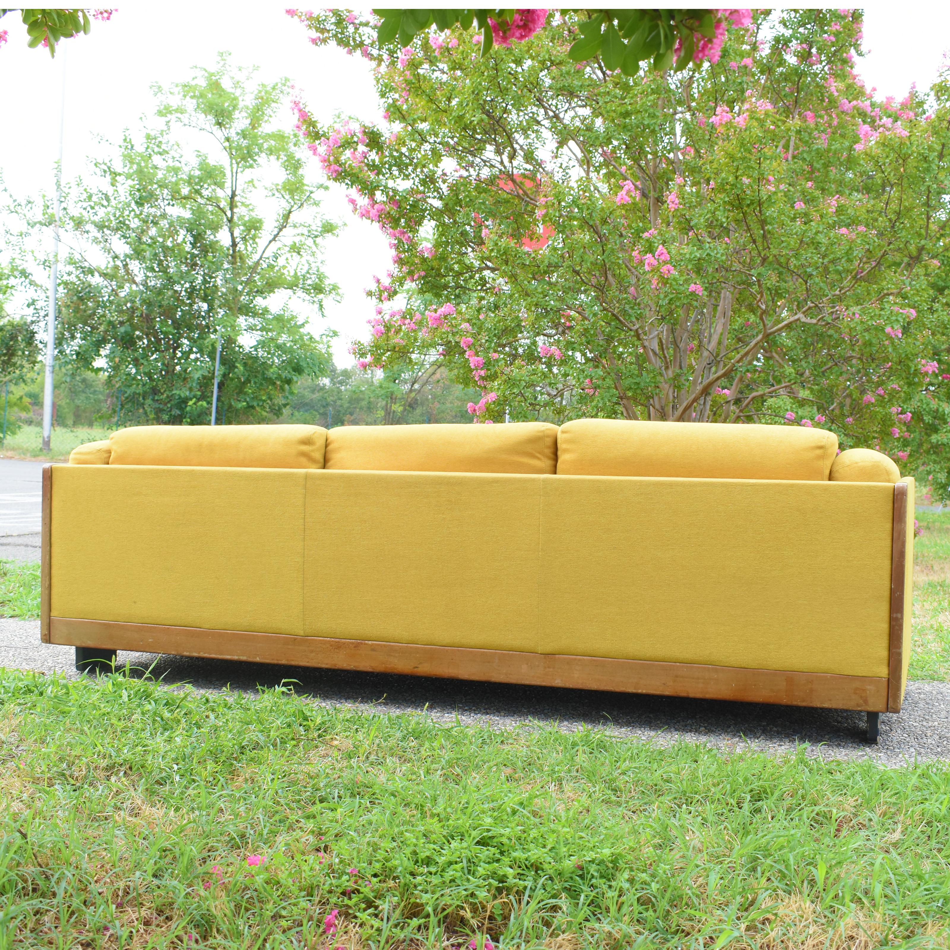 Mid-Century Modern Vintage Sofa Model 920 from the 1960s, Design by Afra &Tobia Scarpa