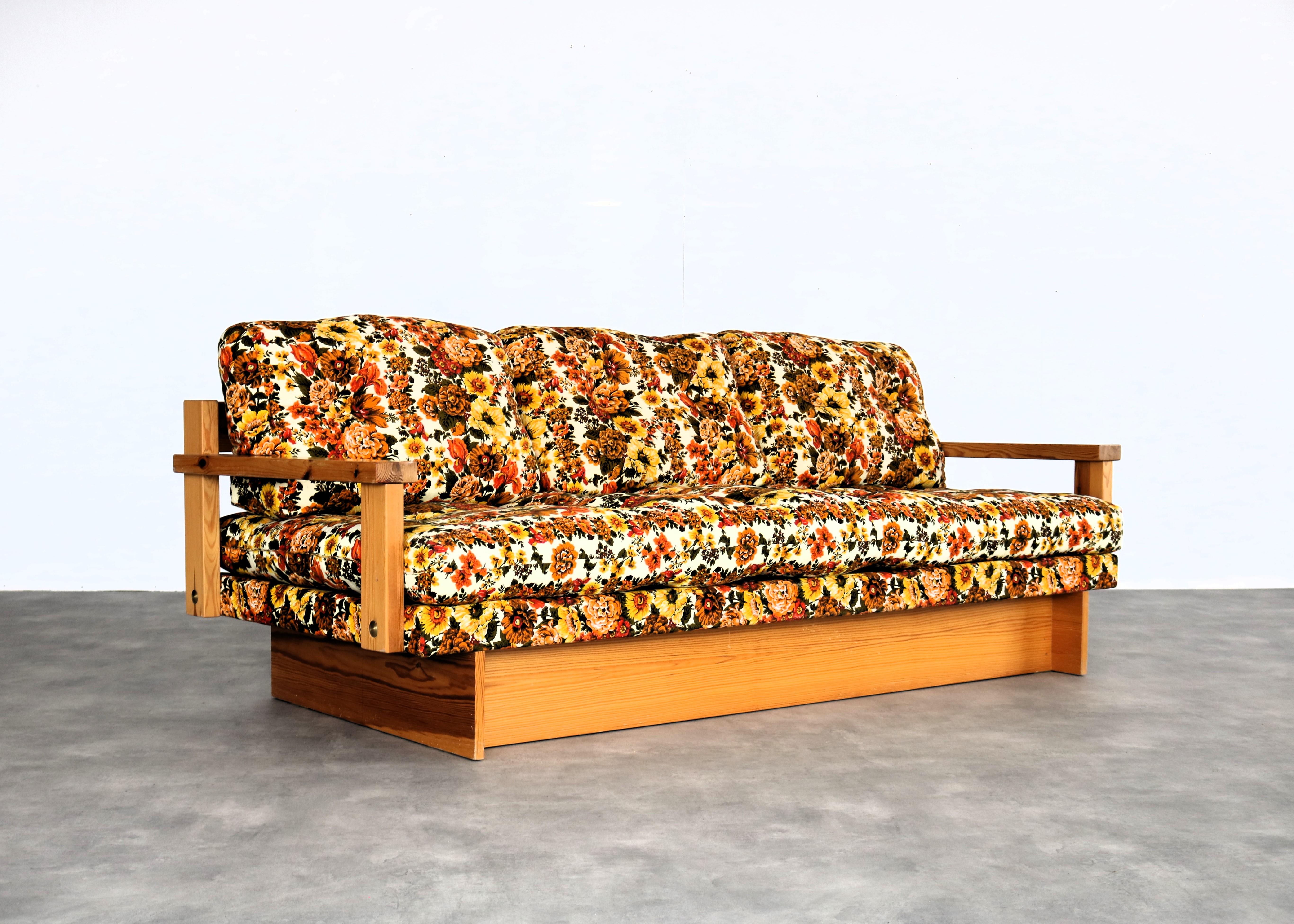 canapé vintage  canapé  70's  Suédois

période  70s
Design/One  inconnu  Suède
condition  bon  légers signes d'utilisation
taille  80 x 213 x 82 (hxwxd) hauteur du siège 42 ; 

détails  pin ; rembourrage ;

numéro d'article  2398