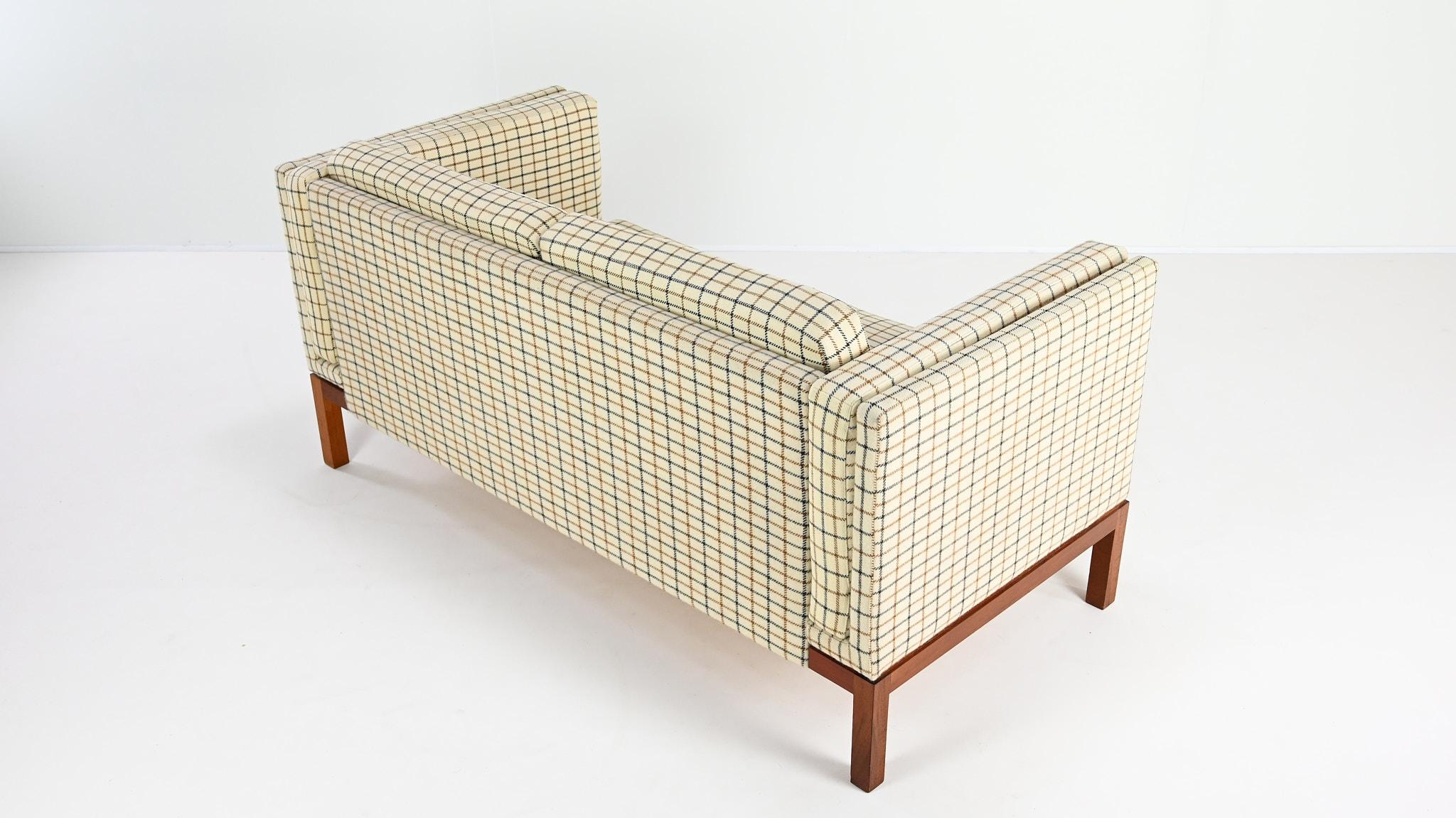 Sofa vintage, rembourrage en laine et teck. Danemark, C.1960 en vente 6