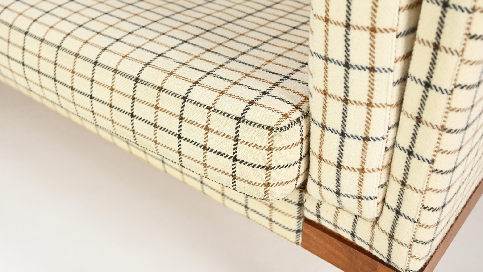 Laine Sofa vintage, rembourrage en laine et teck. Danemark, C.1960 en vente