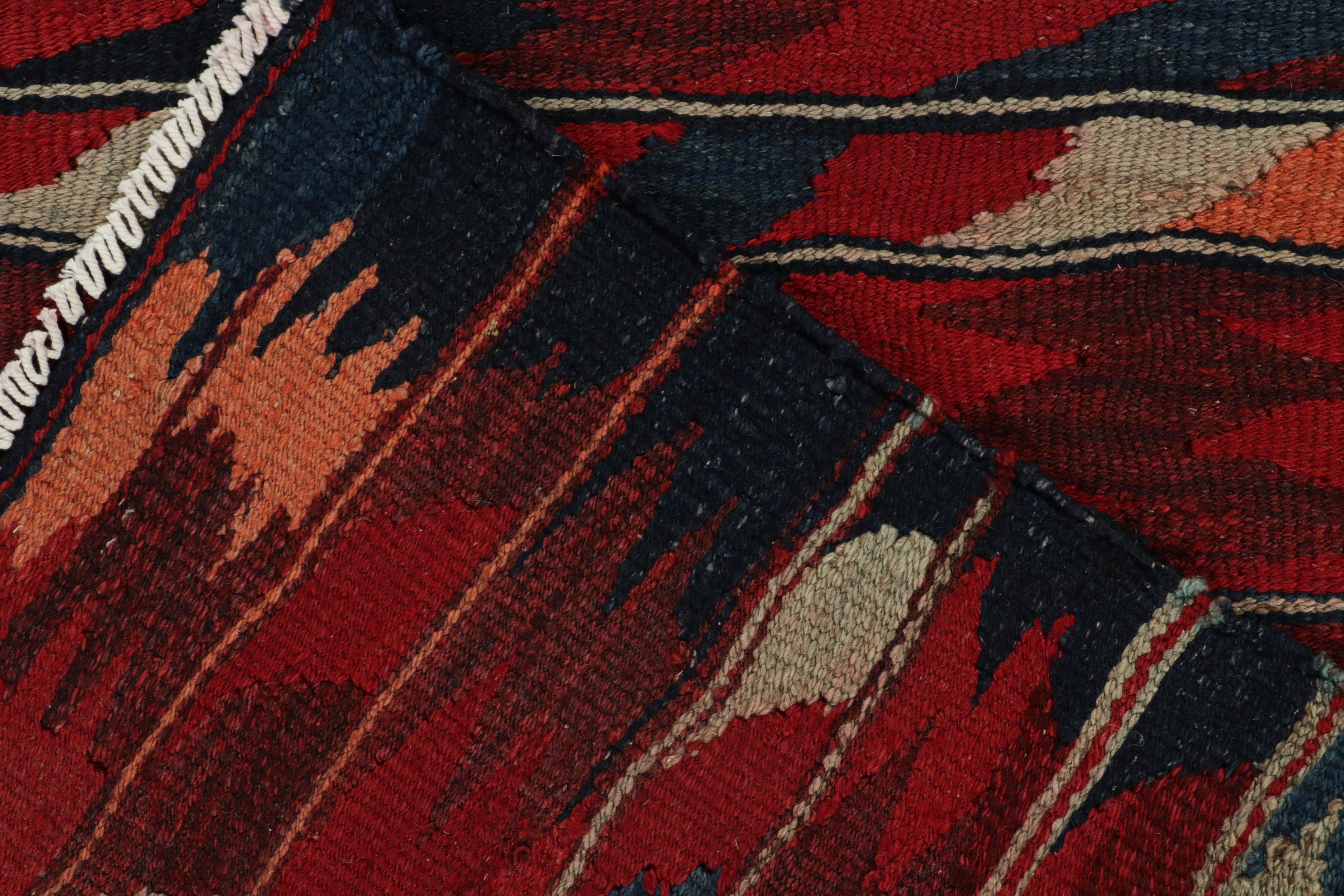 Sofreh Vintage-Kelim-Teppich in Rot, Blau mit buntem geometrischem Muster von Teppich & Kelim (Handgeknüpft) im Angebot