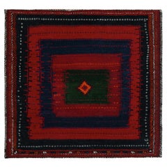 Sofreh Vintage-Kelim-Teppich in Rot, Grün, Stammesgeometrisches Muster von Teppich & Kelim