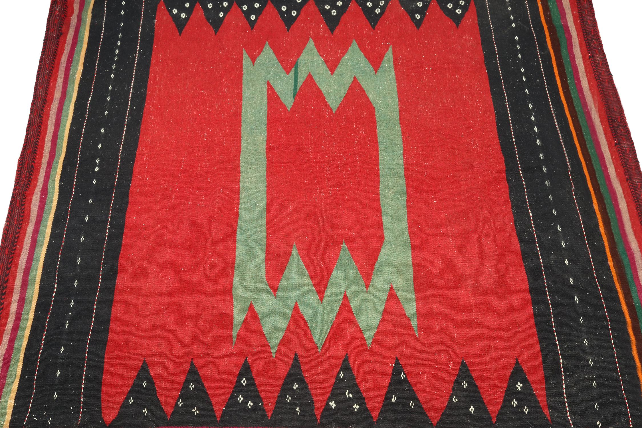 Sofreh Persischer Kelim in Rot mit blauem und schwarzem Teal- und Schwarzmuster - von Rug & Kilim (Stammeskunst) im Angebot