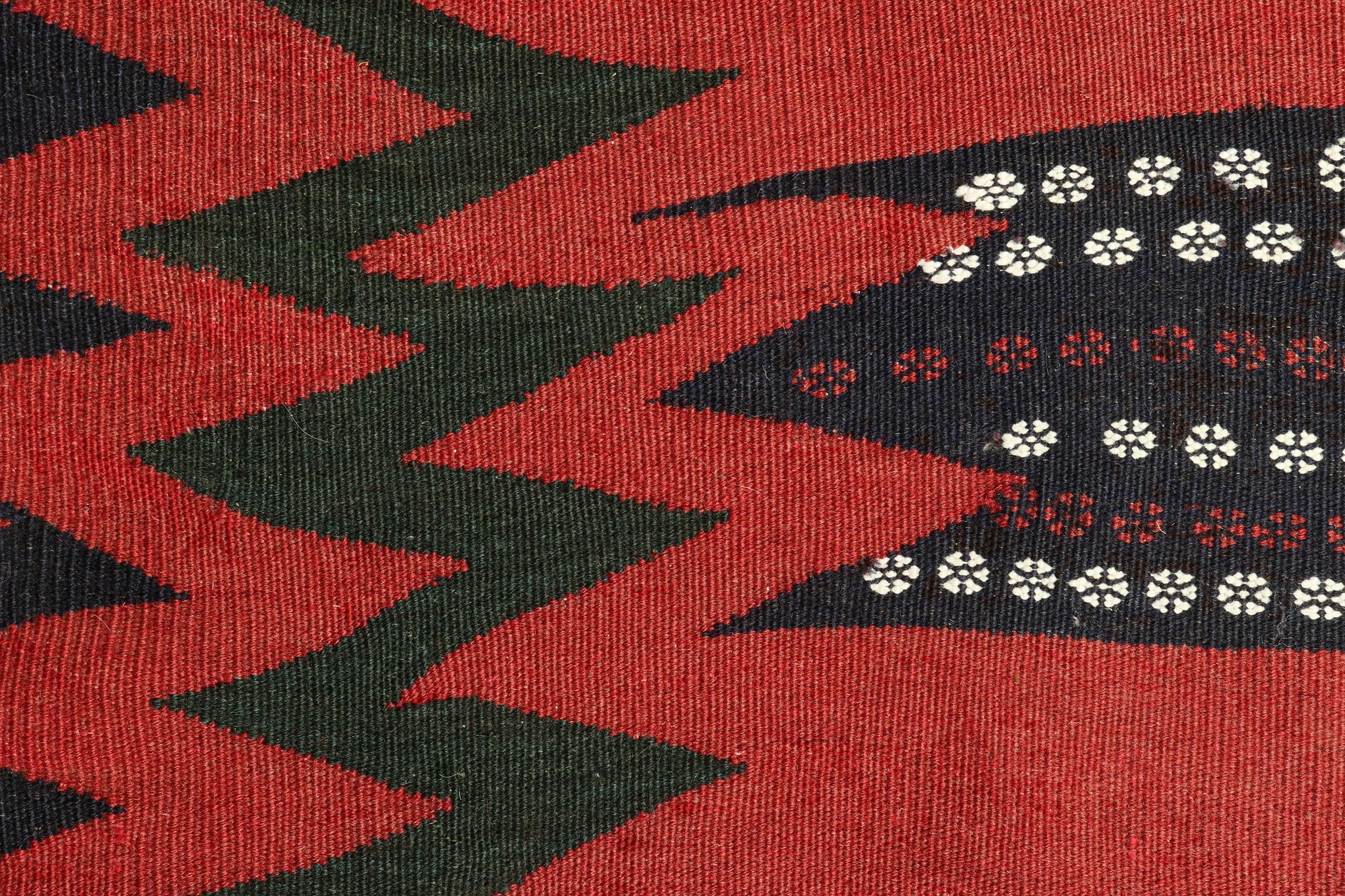 Sofreh Persischer Kelim-Teppich in Rot mit geometrischen Mustern von Teppich & Kilim (Ende des 20. Jahrhunderts) im Angebot