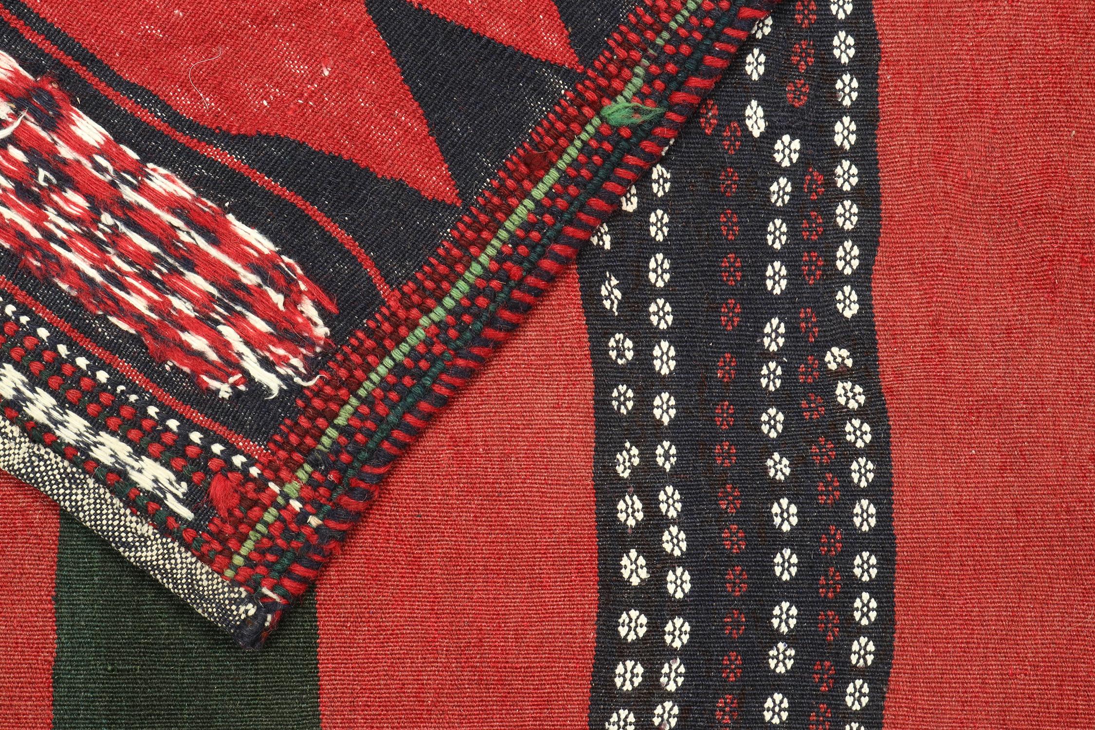 Sofreh Persischer Kelim-Teppich in Rot mit geometrischen Mustern von Teppich & Kilim (Wolle) im Angebot