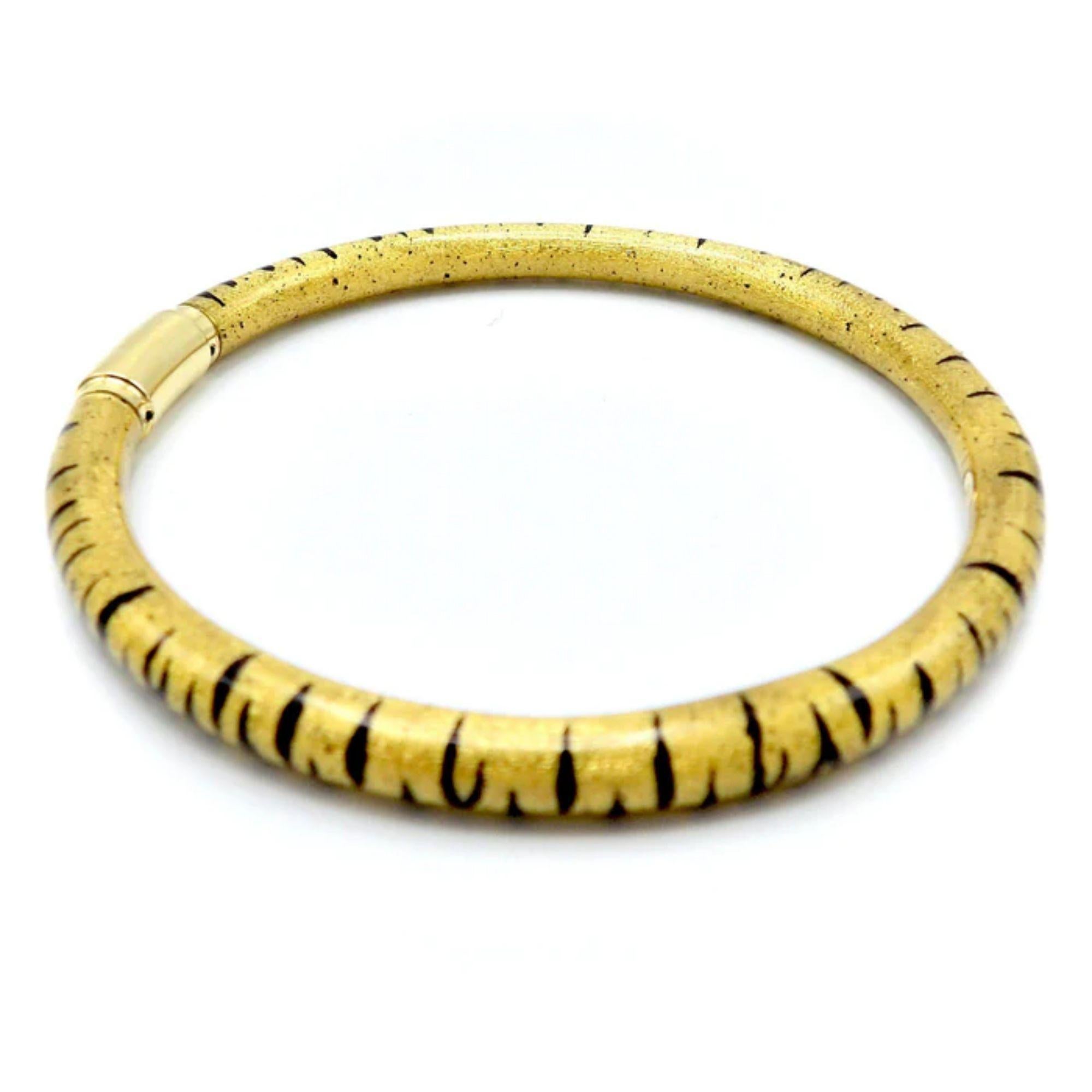 Soho 18K Gold Enamel Tiger Stripe Bangle Bracelet, circa 2010
 
This gorgeous SOHO Enamel Bangle Bracelet was handcrafted in Italy circa 2010 in a beautiful gold enamel with a tiger stripe motif. SOHO Jewelry combines modern elegance with the age