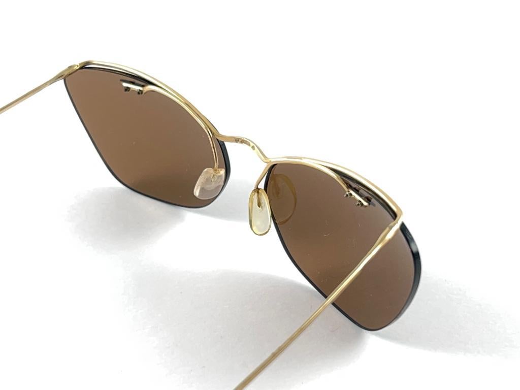 Seldom pair of Vintage Sol Amor Wrap Gold Semi Rimless 1960's  Sunglasses.

This pair show sign of wear due to in both frame and lenses.

Small size. 

Made in France.

MEASUREMENTS 

FRONT : 12.5 CMS 
LENS HEIGHT : 3.8 CMS
LENS WIDTH : 5.8