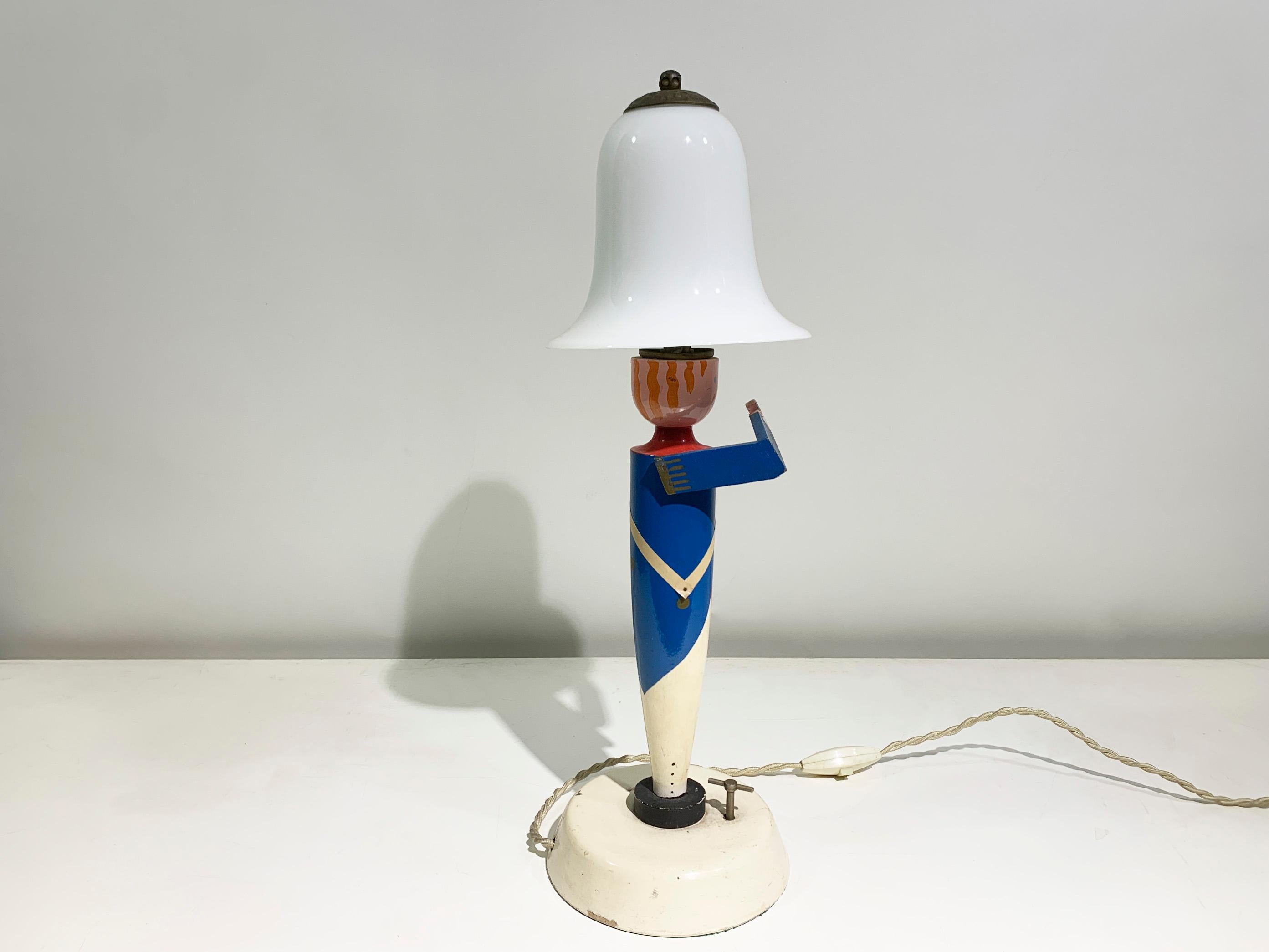 Vintage Soldier-Musik-Tischlampe von Suzanne Bonnichon, Vintage im Zustand „Gut“ im Angebot in Beirut, LB