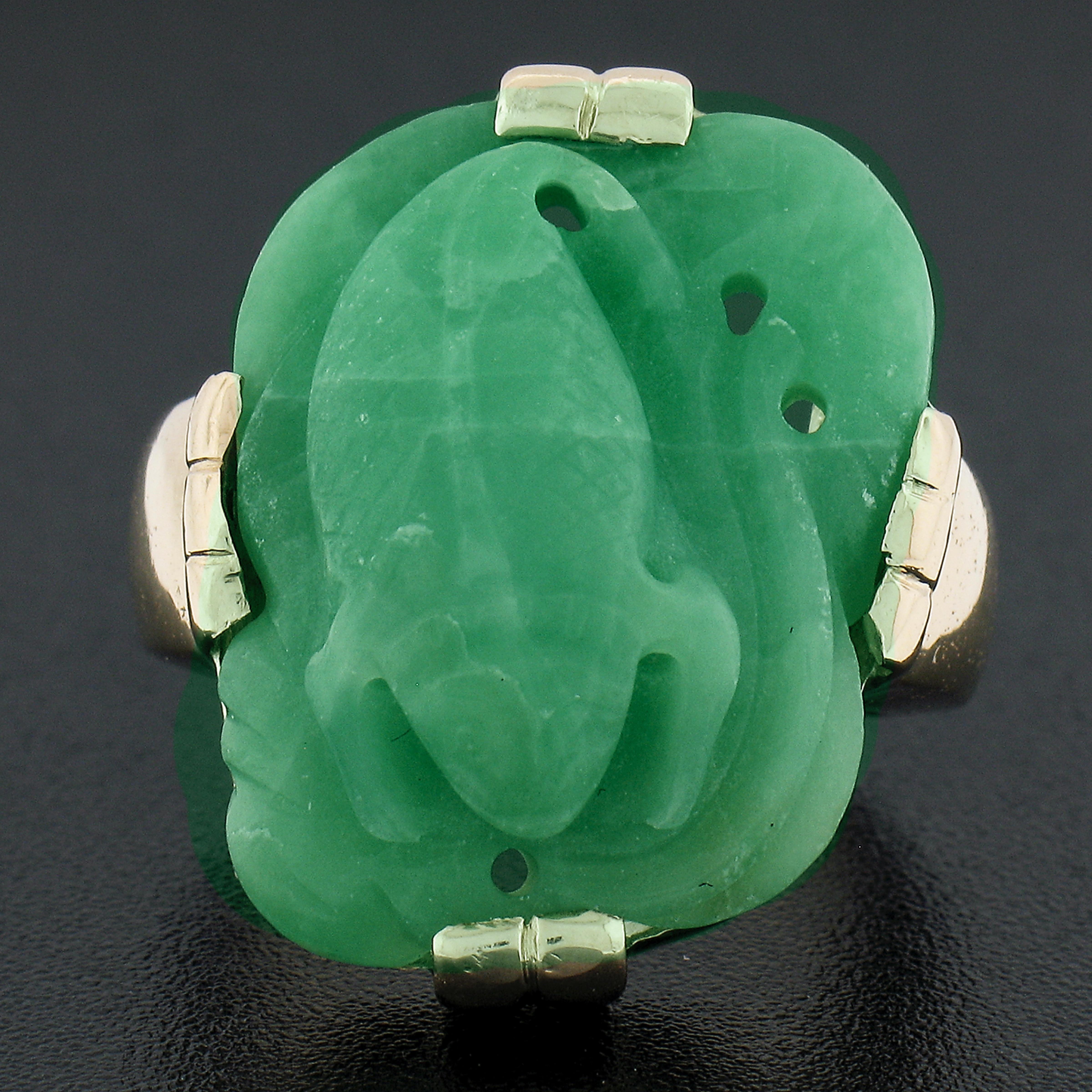 Uncut Vintage Solid 14k Yellow Gold Carved Jade Lizard / Salamander Cocktail Ring For Sale