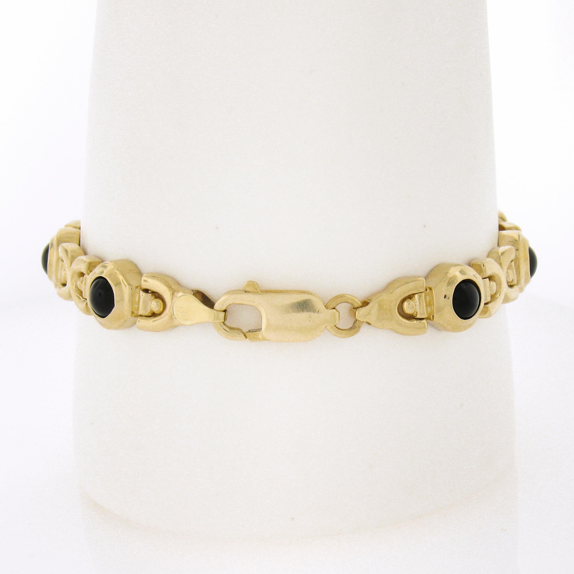 Round Cut Vintage Solid 14k Yellow Gold Round Bezel Set Black Onyx Geometric Link Bracelet For Sale