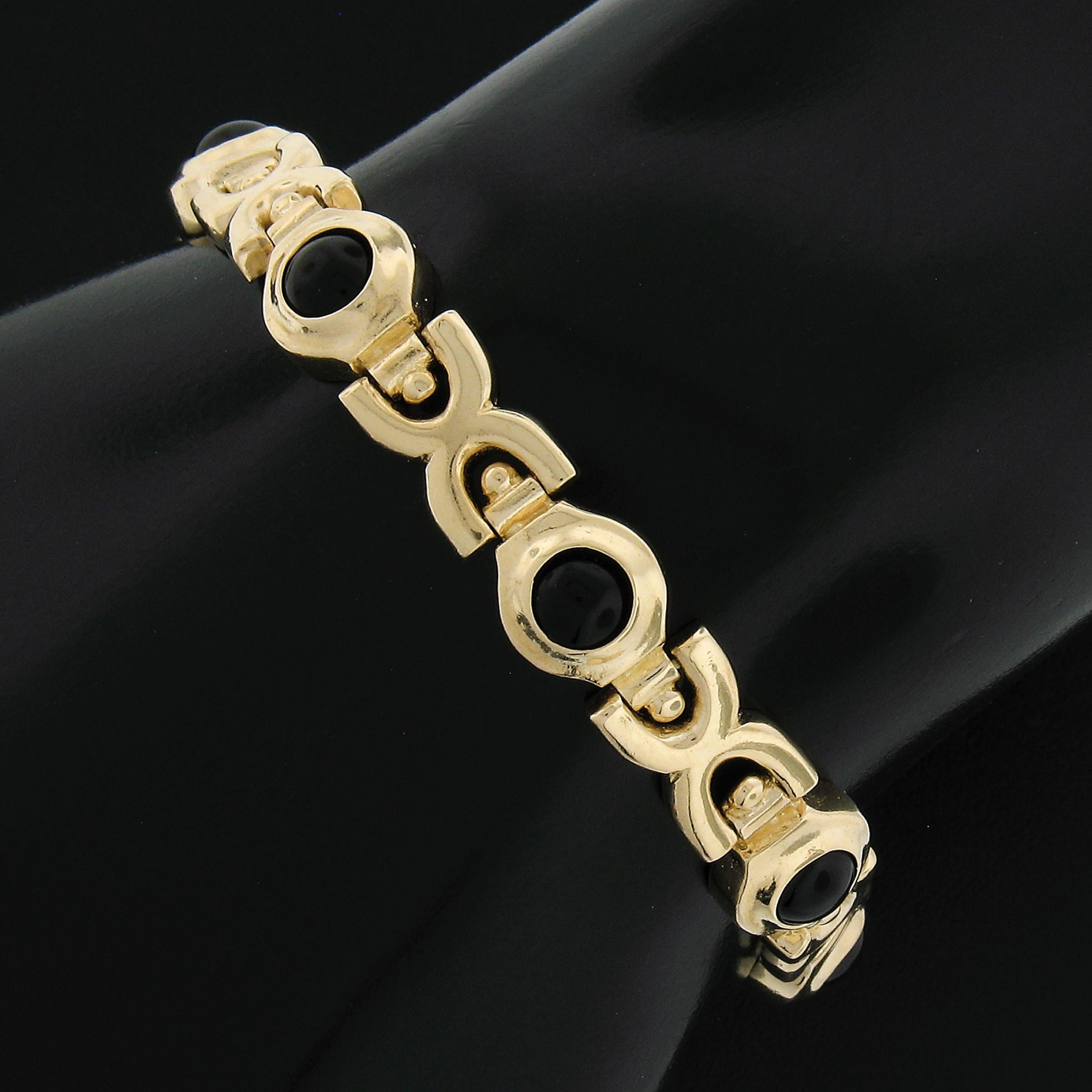 Vintage Solid 14k Yellow Gold Round Bezel Set Black Onyx Geometric Link Bracelet In Excellent Condition For Sale In Montclair, NJ