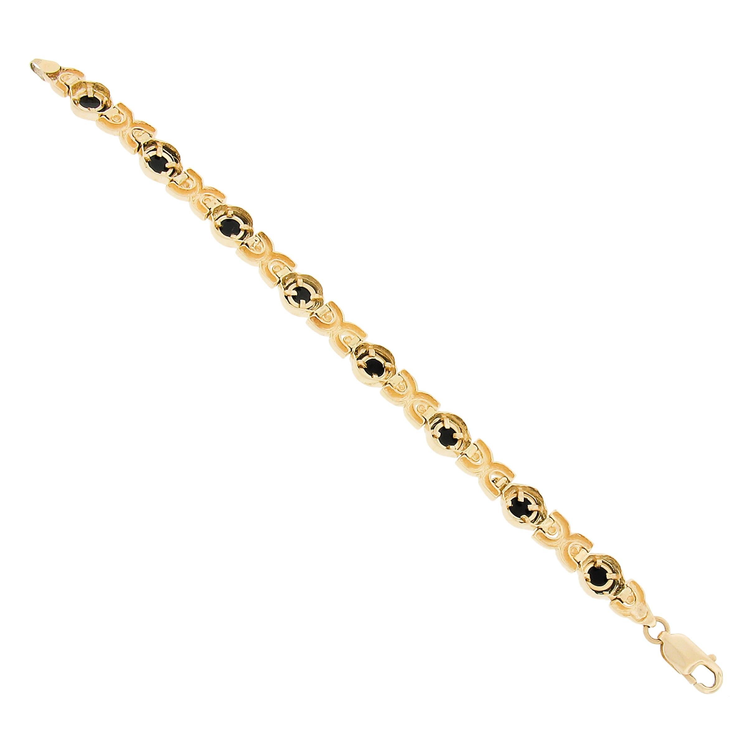 Vintage Solid 14k Yellow Gold Round Bezel Set Black Onyx Geometric Link Bracelet For Sale 1