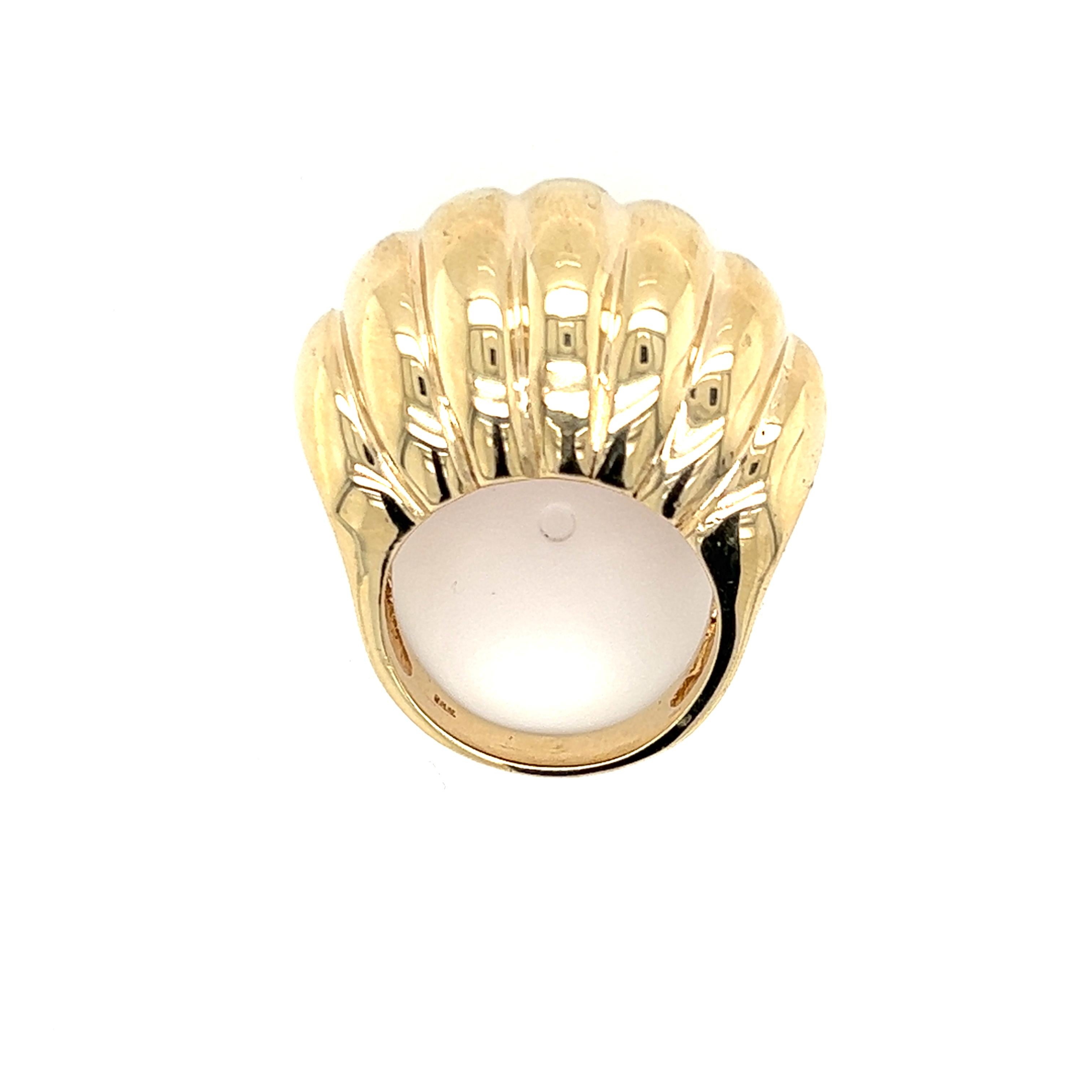 Women's or Men's Vintage Solid 14K Yellow Gold Scalloped Dome Ring For Sale