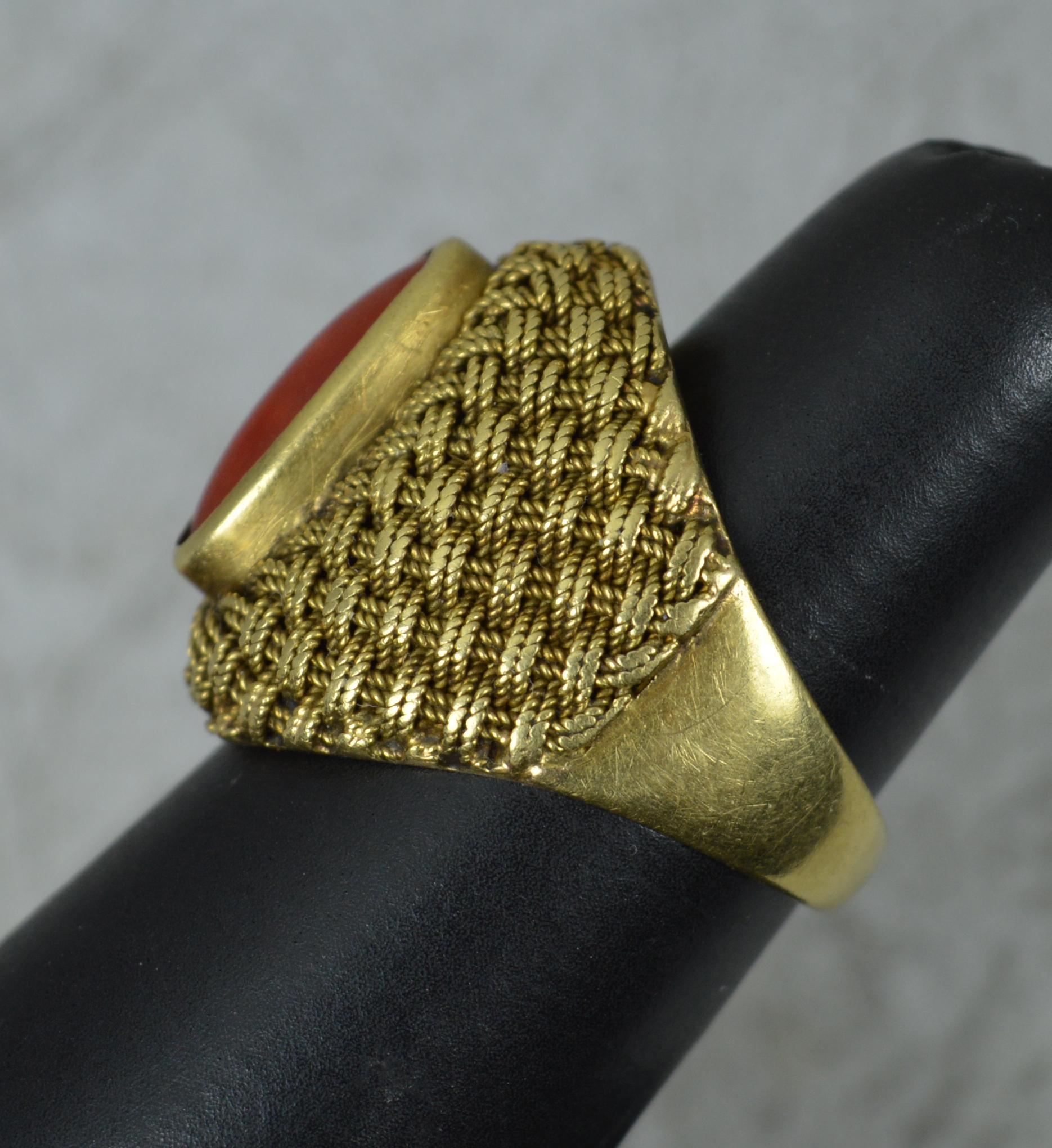Vintage Solid 18 Carat Gold and Coral Solitaire Statement Ring For Sale 2