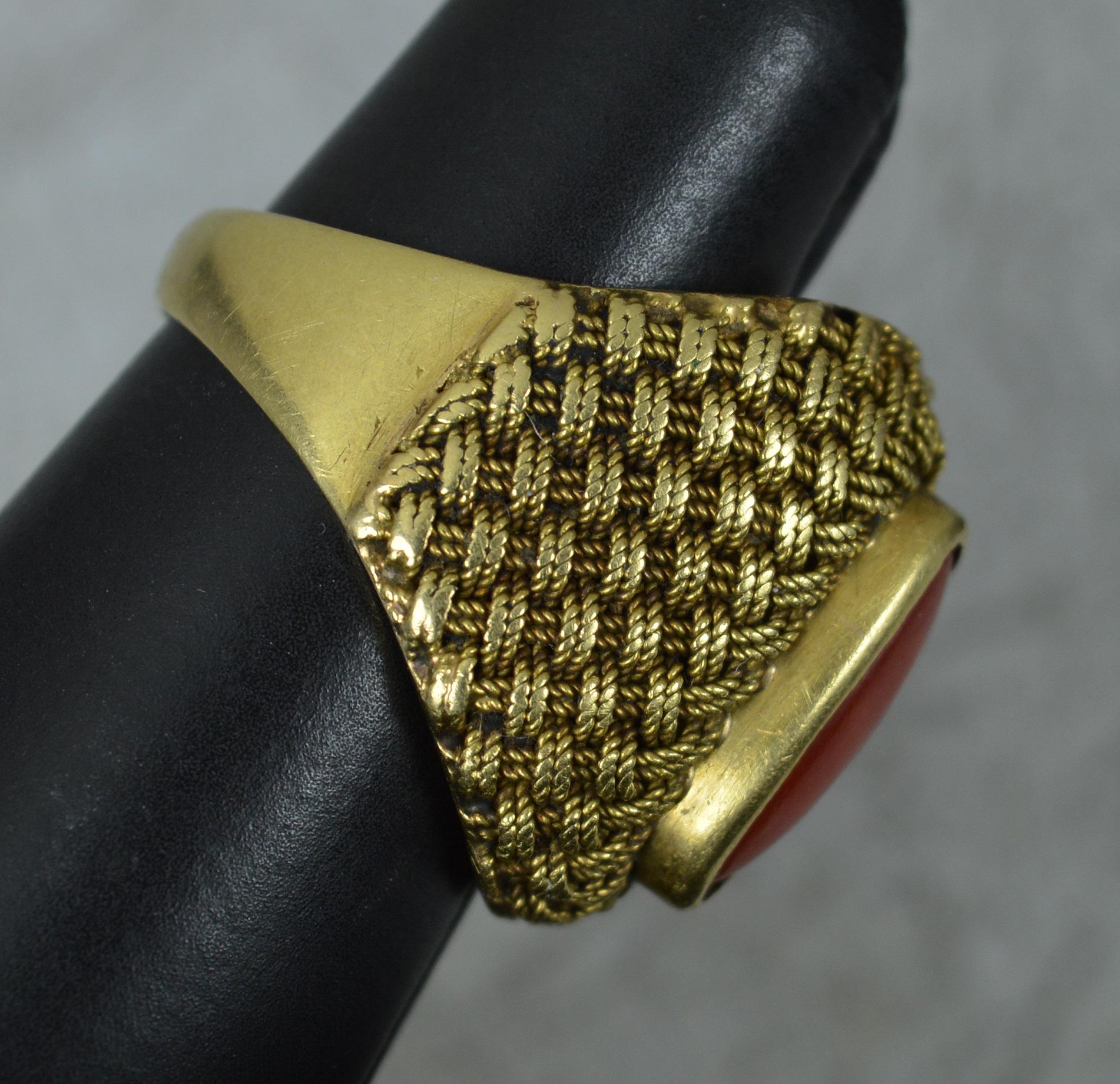 Vintage Solid 18 Carat Gold and Coral Solitaire Statement Ring For Sale 4