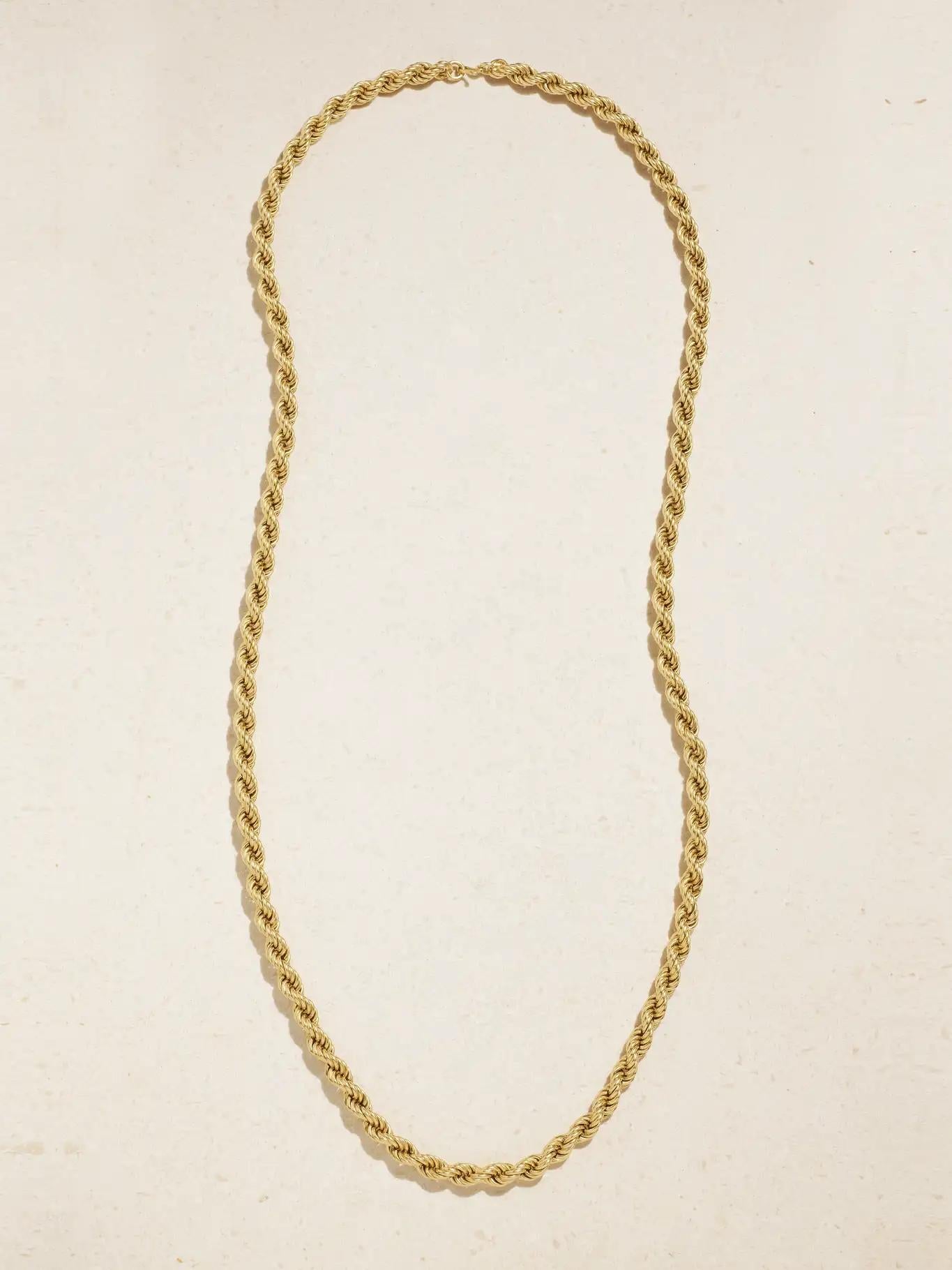 Vintage Massiv 18K Gelbgold Seilkette c.1980s

Zeitraum: Jahrgang
Jahr: 1980er Jahre
Material: 18k Gelbgold 
Gewicht: 101,35 g
Länge: 35 Zoll / 88,9cm
Breite: 4,88 mm 
Zustand: Ausgezeichnet