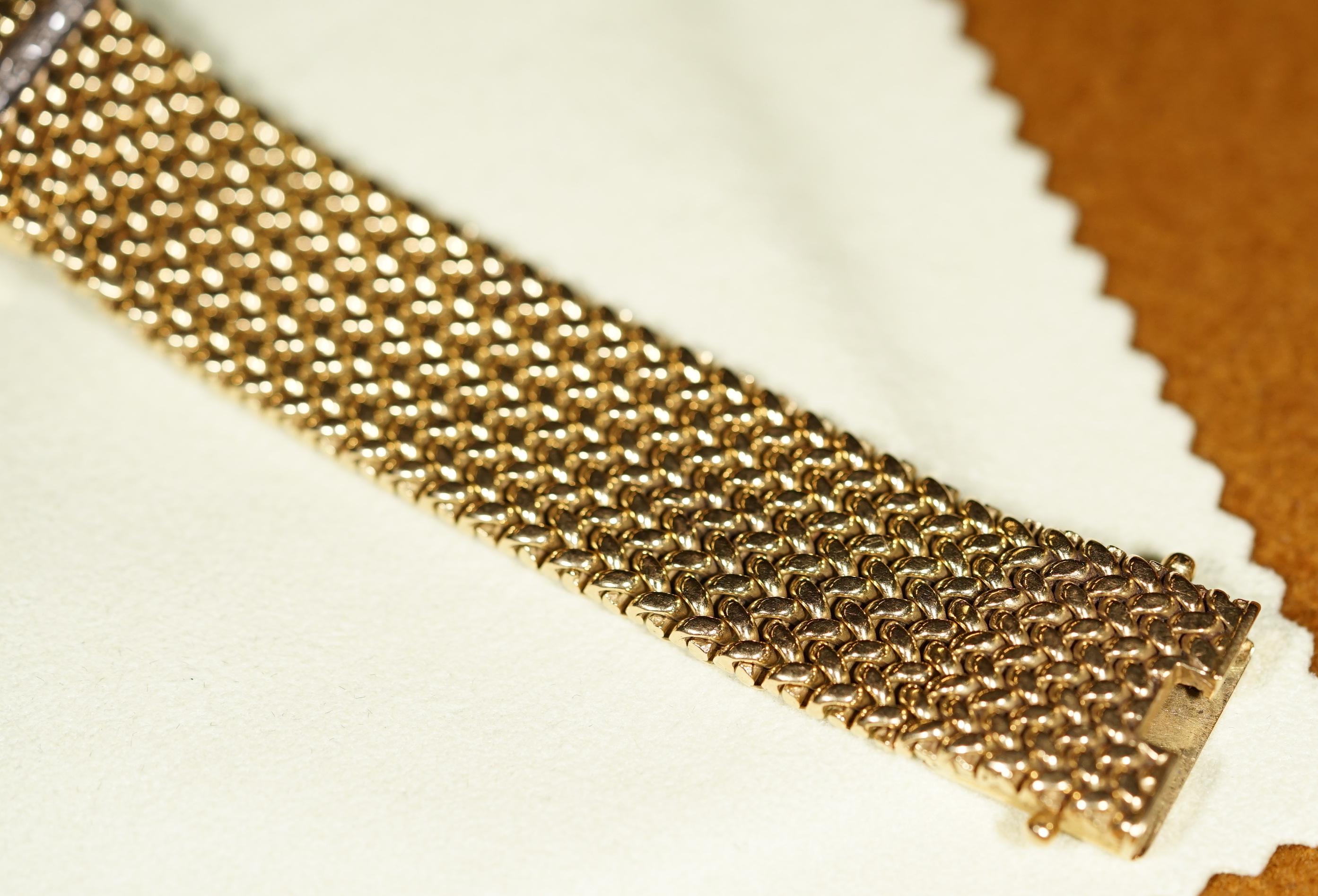 Vintage Solid 18-Carat Gold & Diamond Ladies Rolex Precision Bracelet Wristwatch In Good Condition In West Sussex, Pulborough