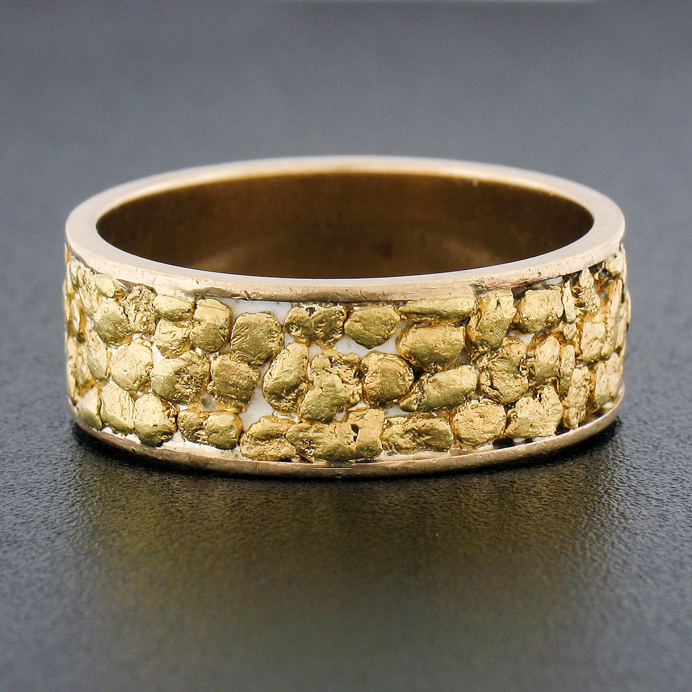 Vintage Solid 18k Yellow Gold 7.9mm Nugget Textured Eternity Wide Band Ring In Excellent Condition For Sale In Montclair, NJ