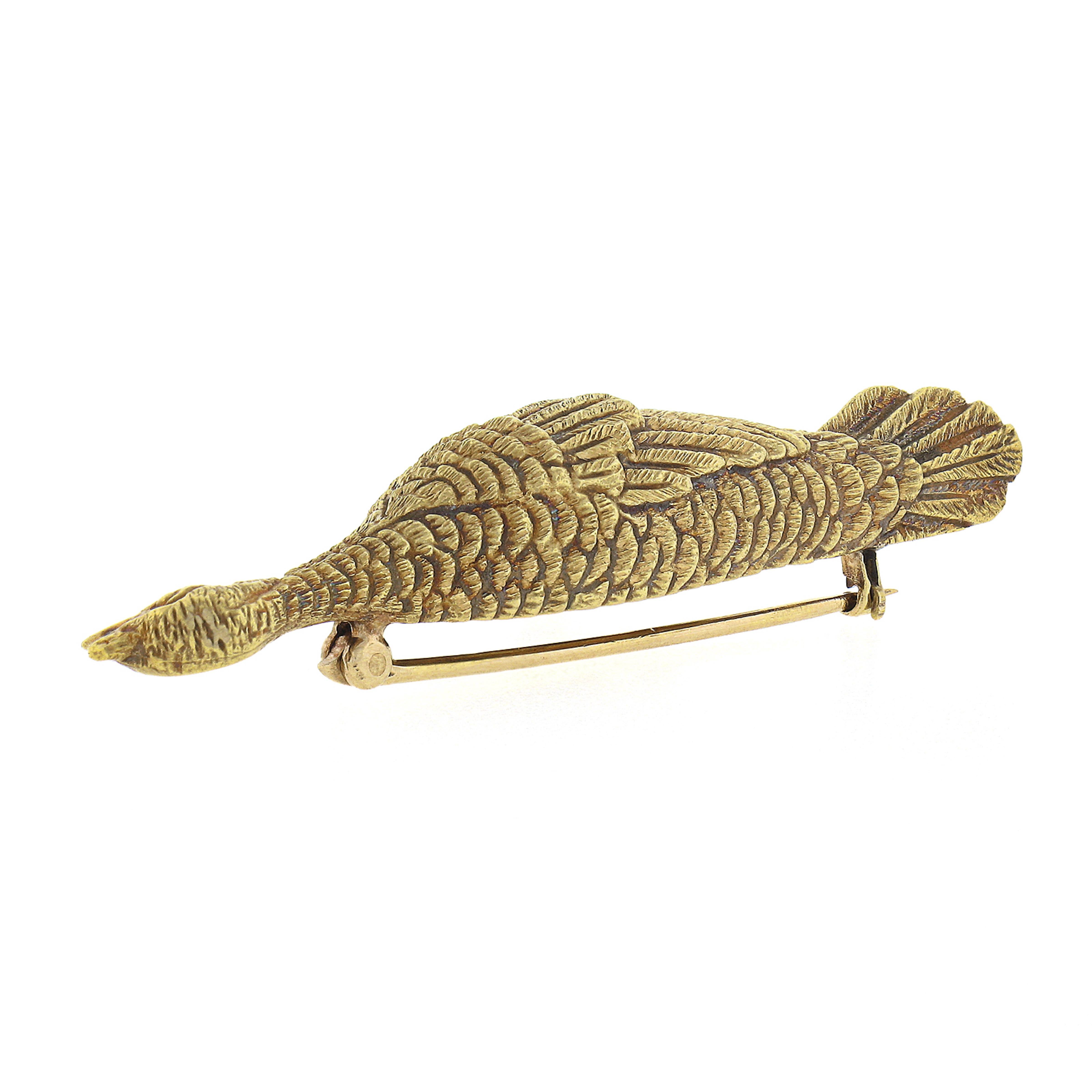 Women's or Men's Vintage Solid 18k Yellow Gold Detailed Textured 3D Turkey Bird Pin Brooch For Sale