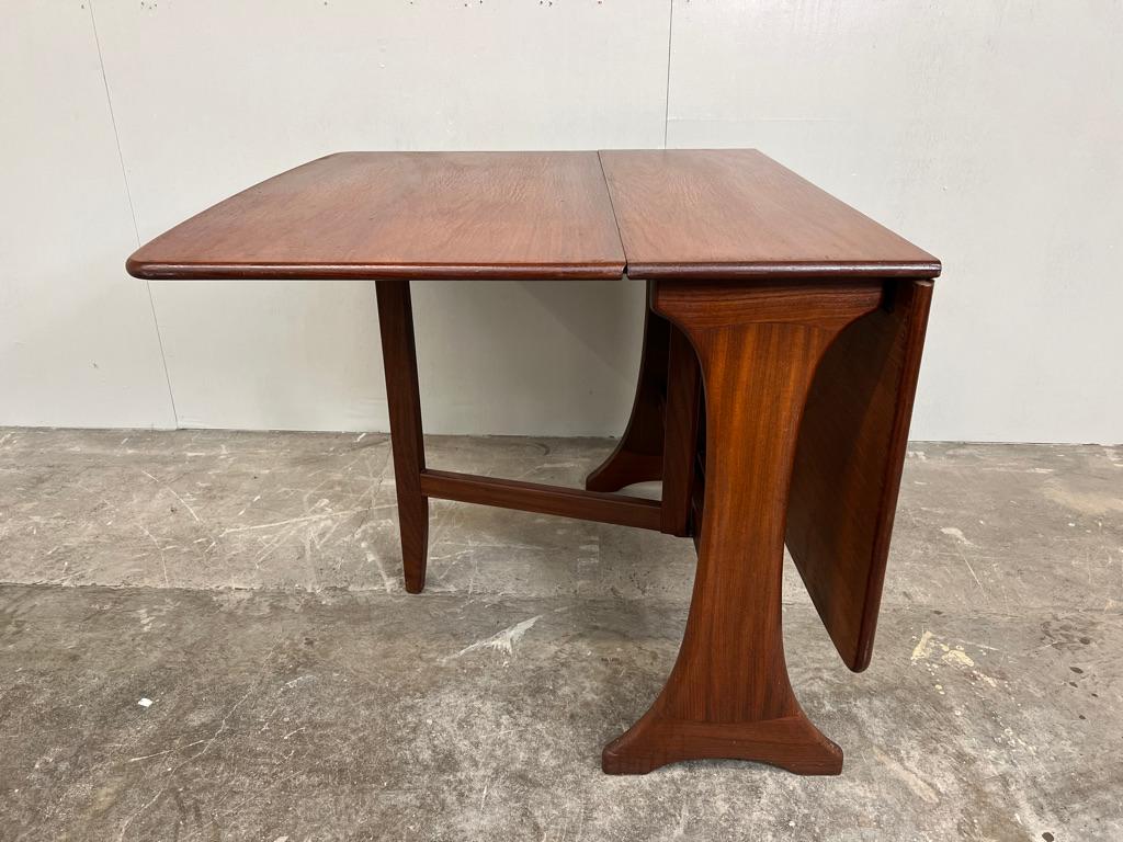Table de salle à manger à abattant en teck massif des années 1960 en vente 3