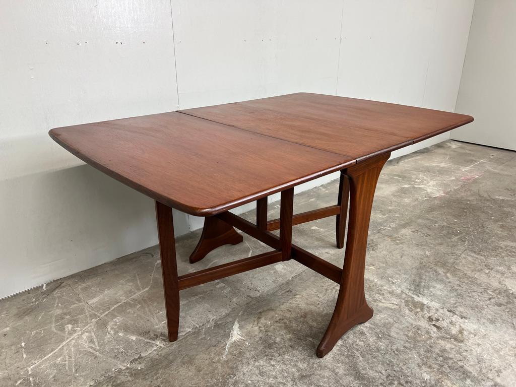 Danois Table de salle à manger à abattant en teck massif des années 1960 en vente