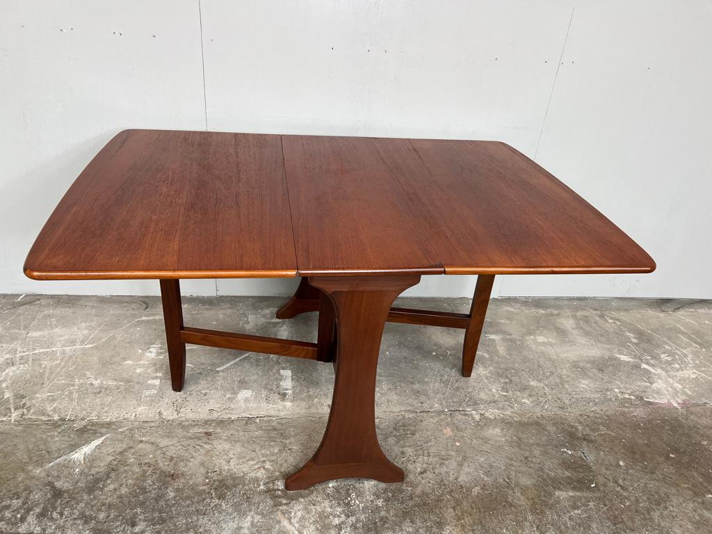 Table de salle à manger à abattant en teck massif des années 1960 Bon état - En vente à Markington, GB