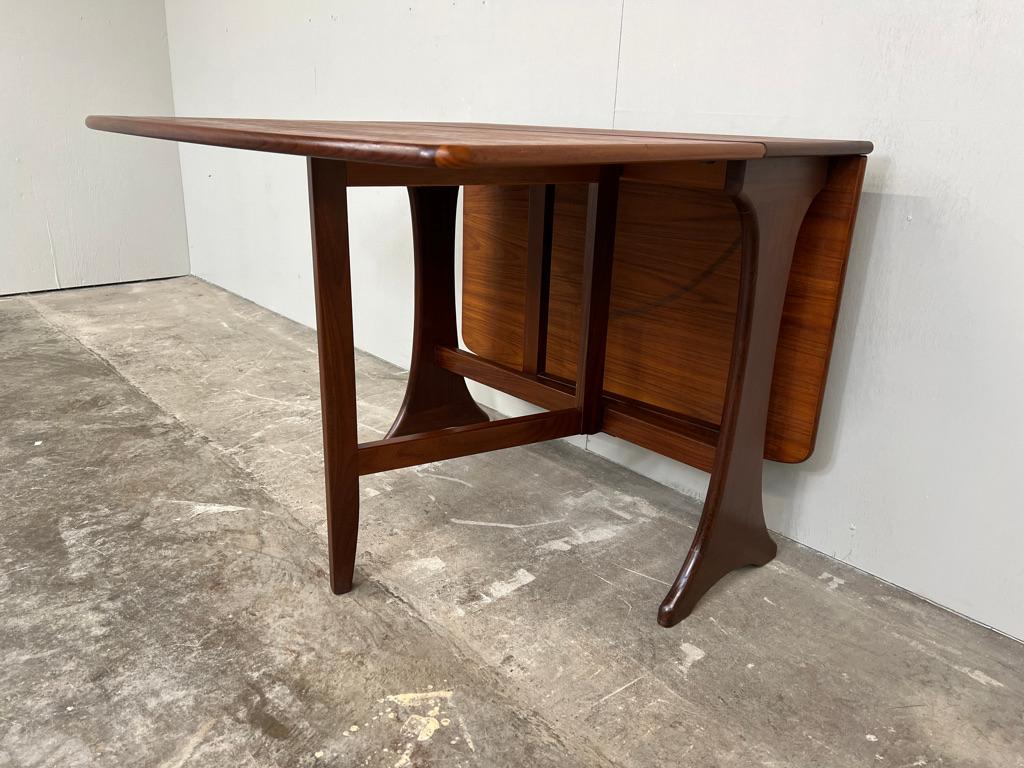Table de salle à manger à abattant en teck massif des années 1960 en vente 2
