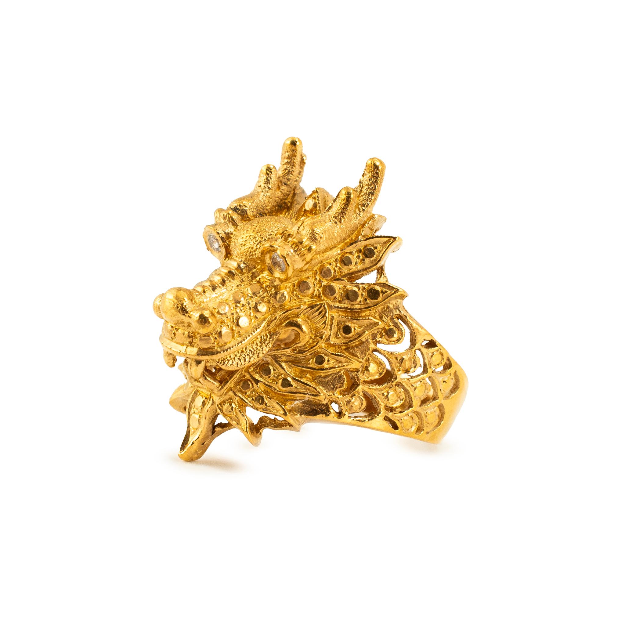 Vintage Solid 24K Gold 9999 Diamond Eyes Carved Dragon Head Cocktail Ring In Excellent Condition For Sale In Houston, TX