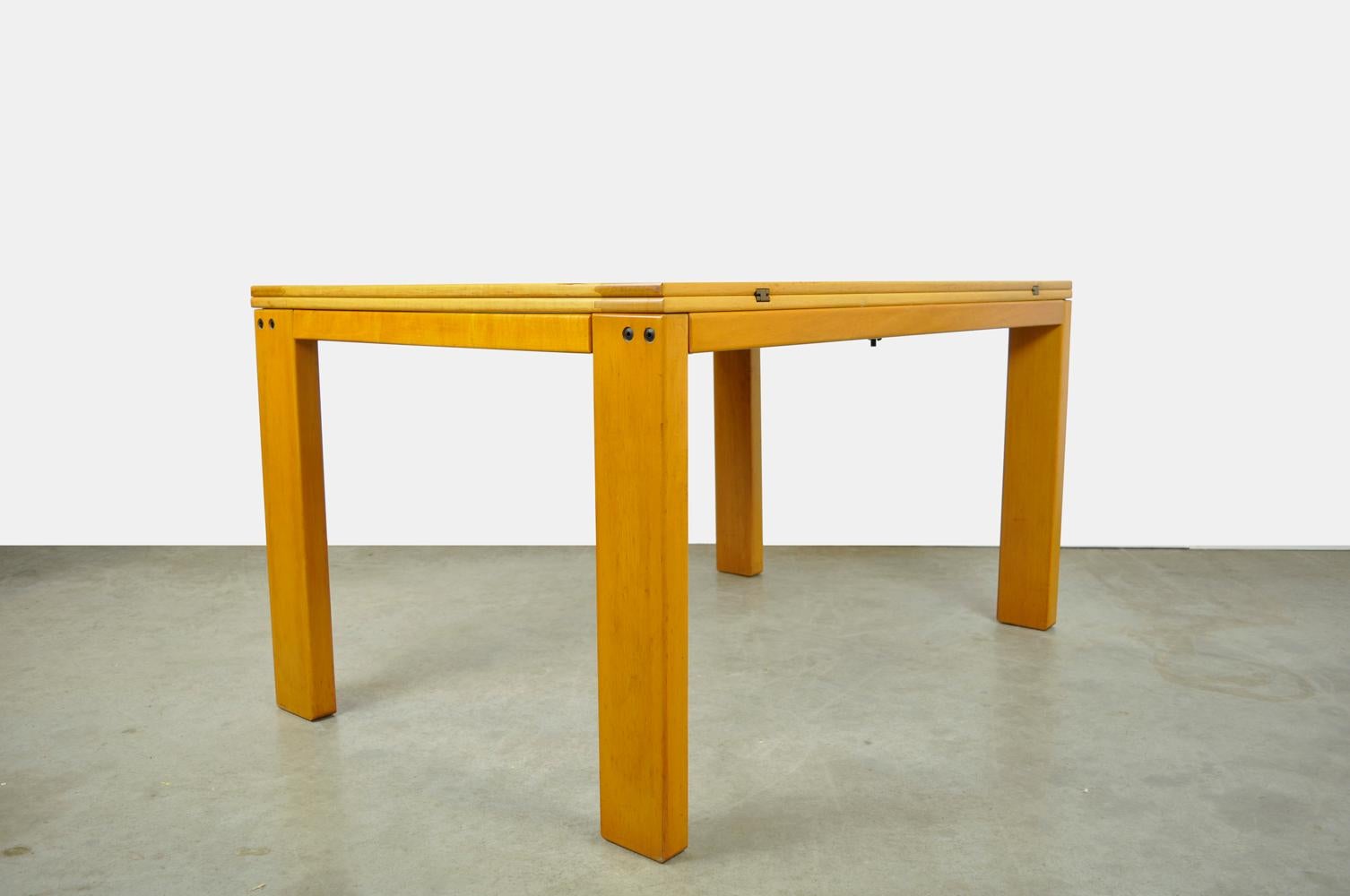 Vintage solid beech extendable dining table by Ibisco Sedie, Italian 1970s For Sale 1