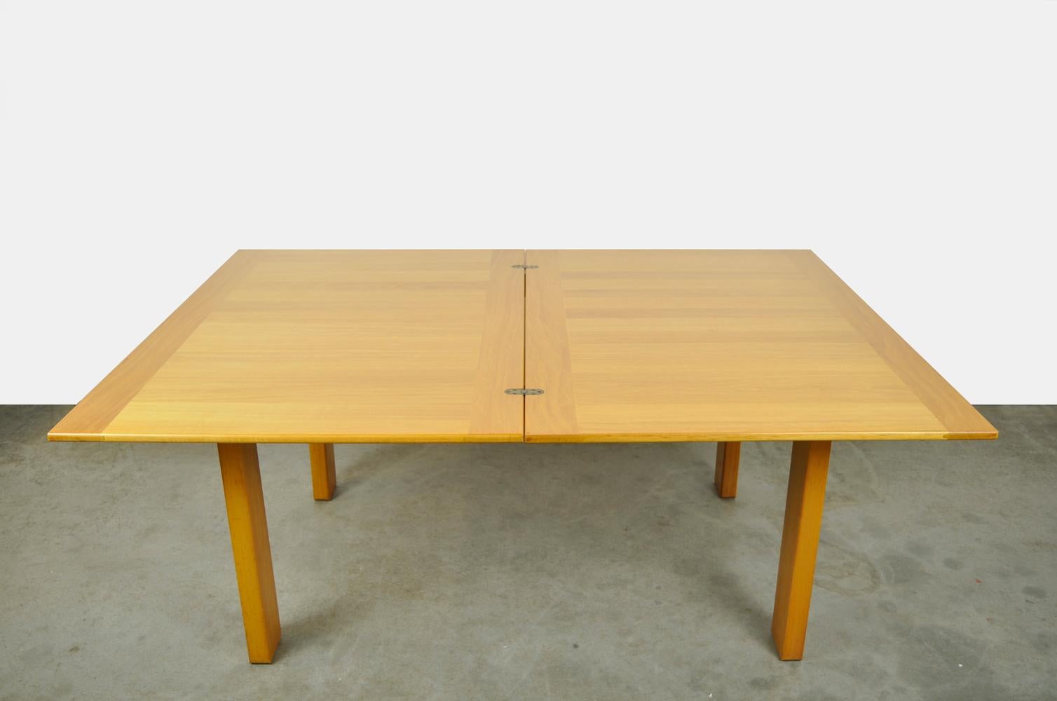 Lacquered Vintage solid beech extendable dining table by Ibisco Sedie, Italian 1970s For Sale