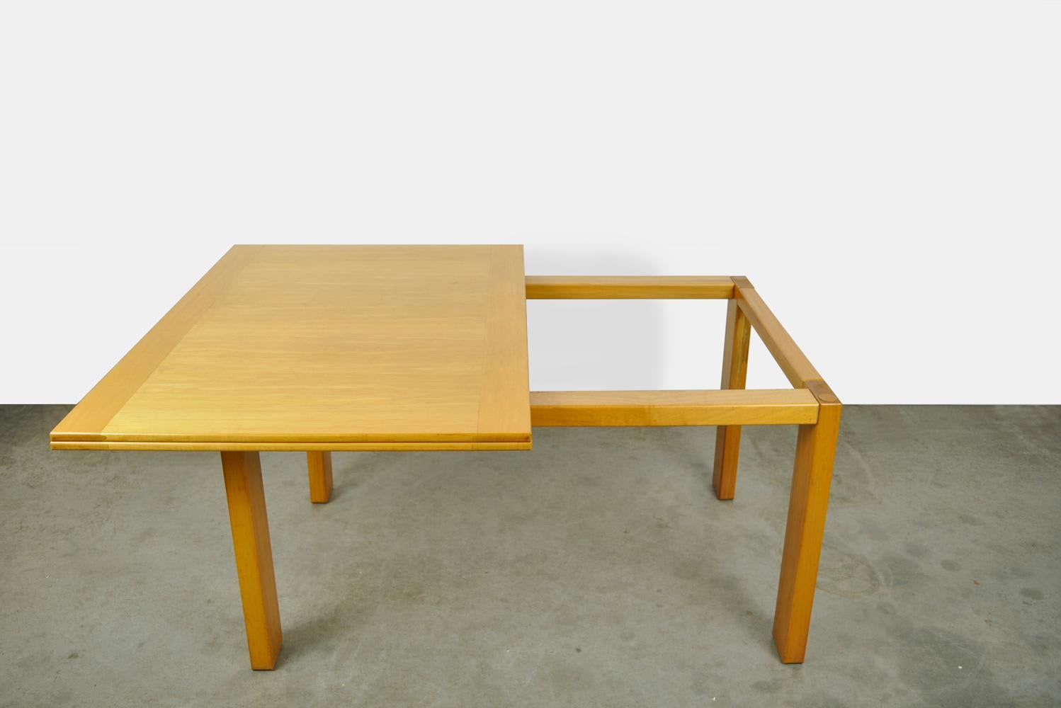 Vintage solid beech extendable dining table by Ibisco Sedie, Italian 1970s In Good Condition For Sale In Denventer, NL